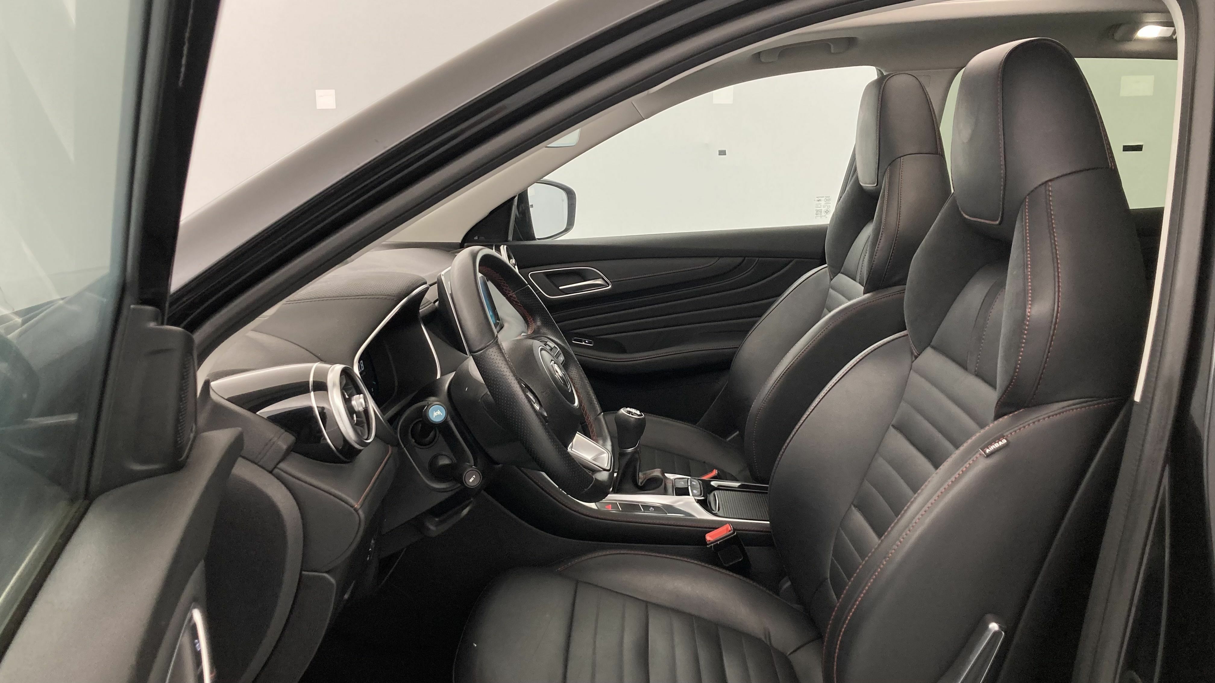 mg hs luxury 1.5 T-GDI 162 2023 pebble black - pbc 14