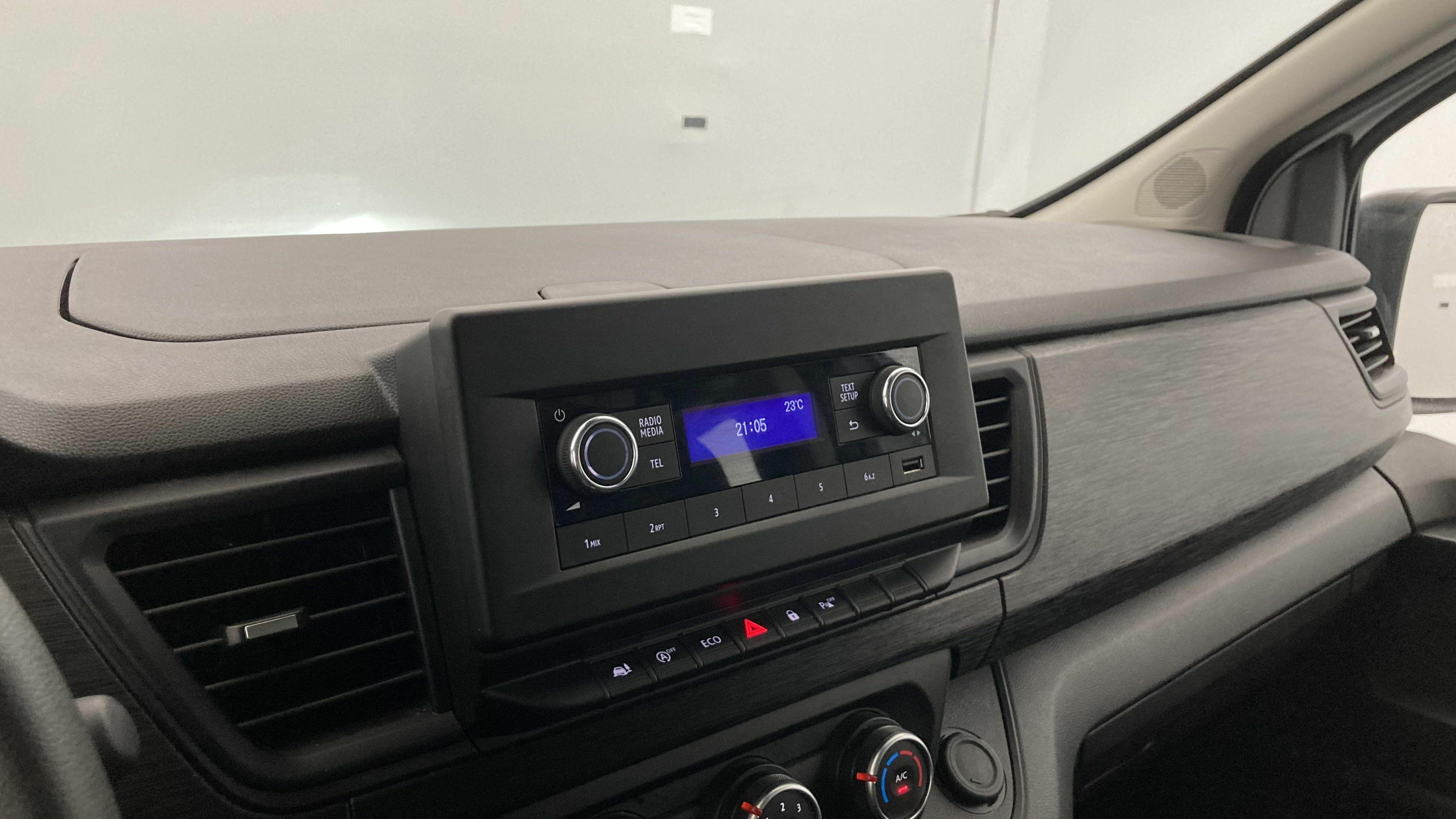 renault trafic l2 life 2.0 DCI 110 2022 weiss 19