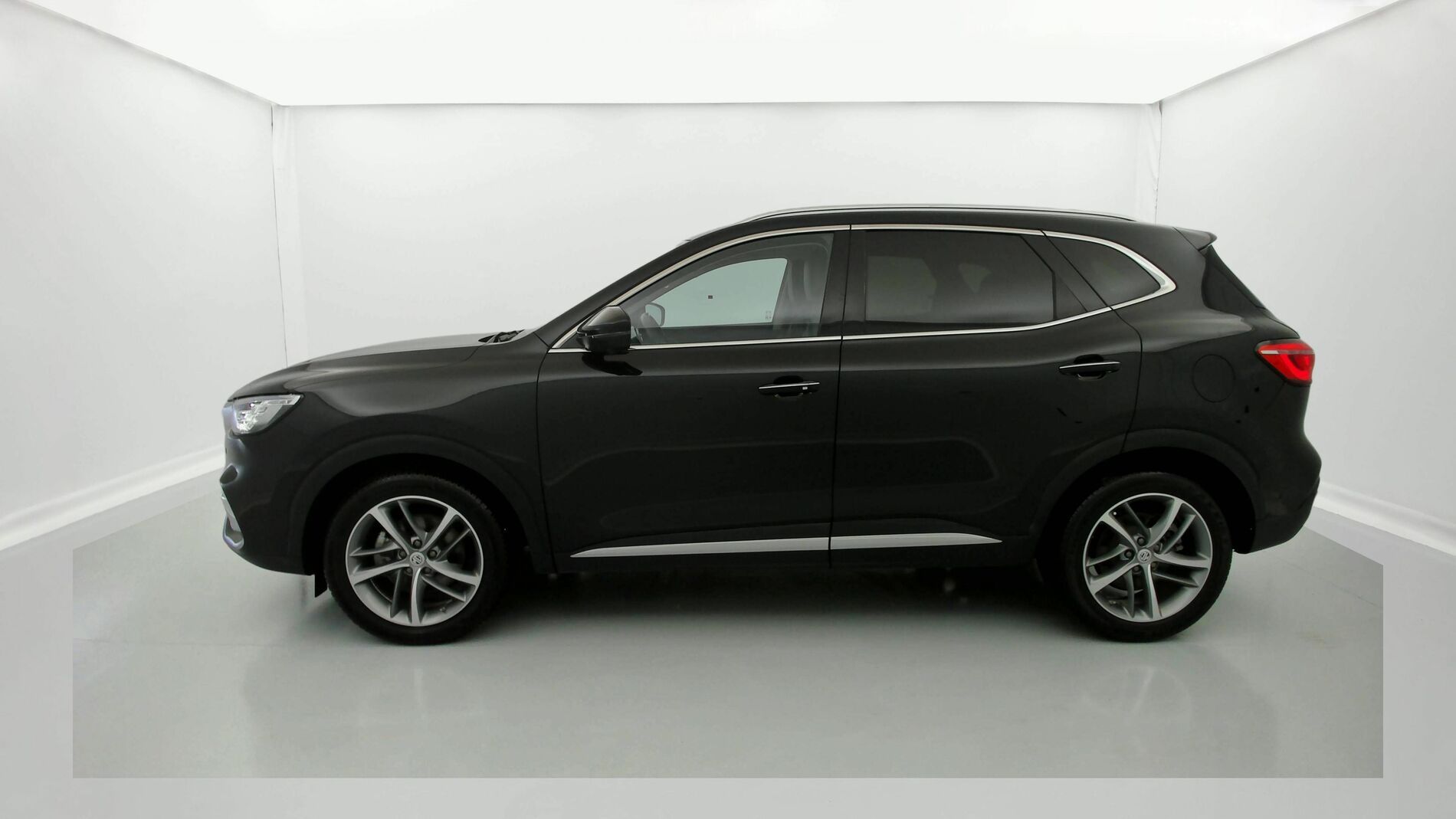 mg hs luxury 1.5 T-GDI 162 2023 pebble black 3