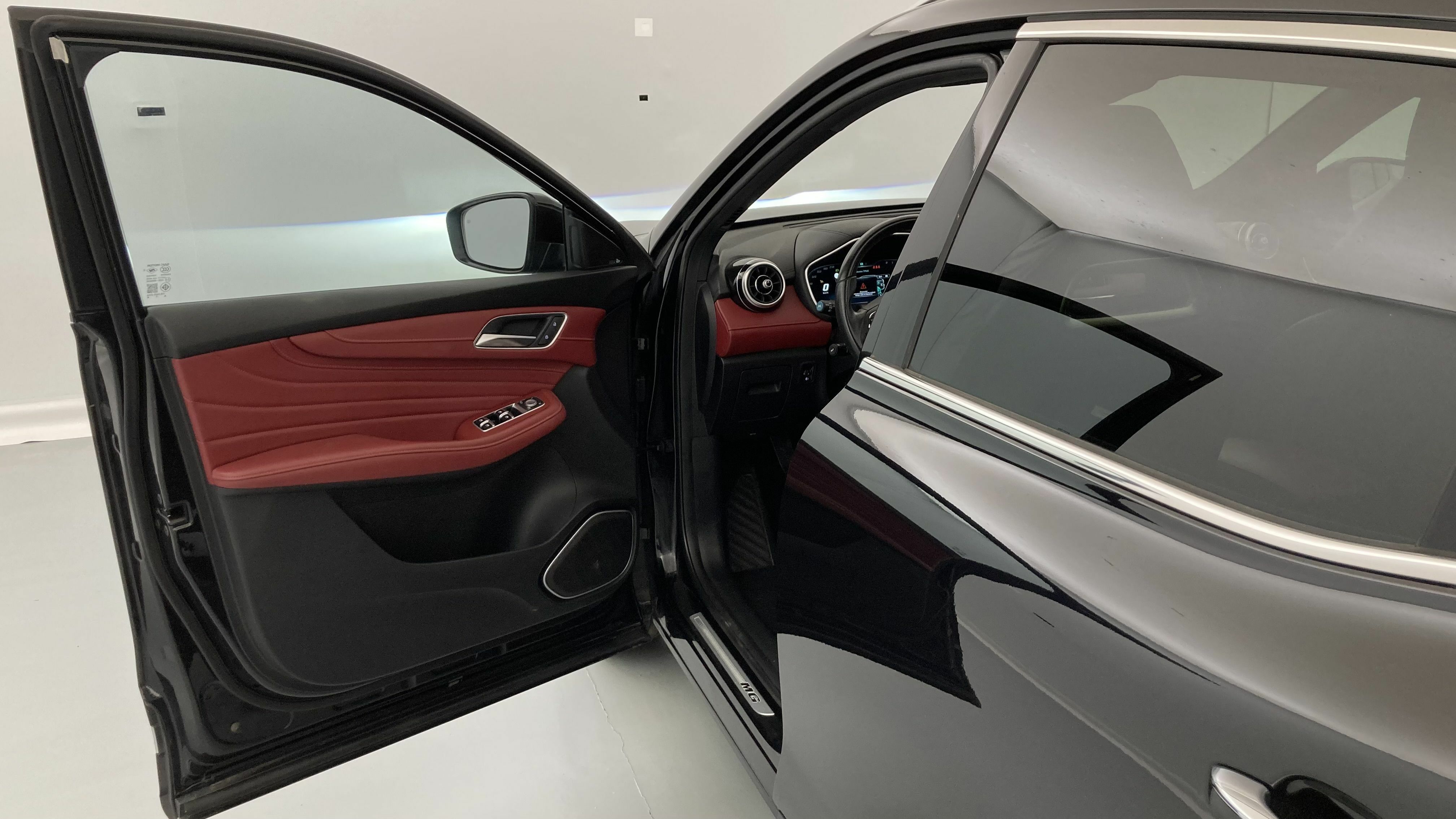 mg hs luxury 1.5 T-GDI 162 2023 black 13