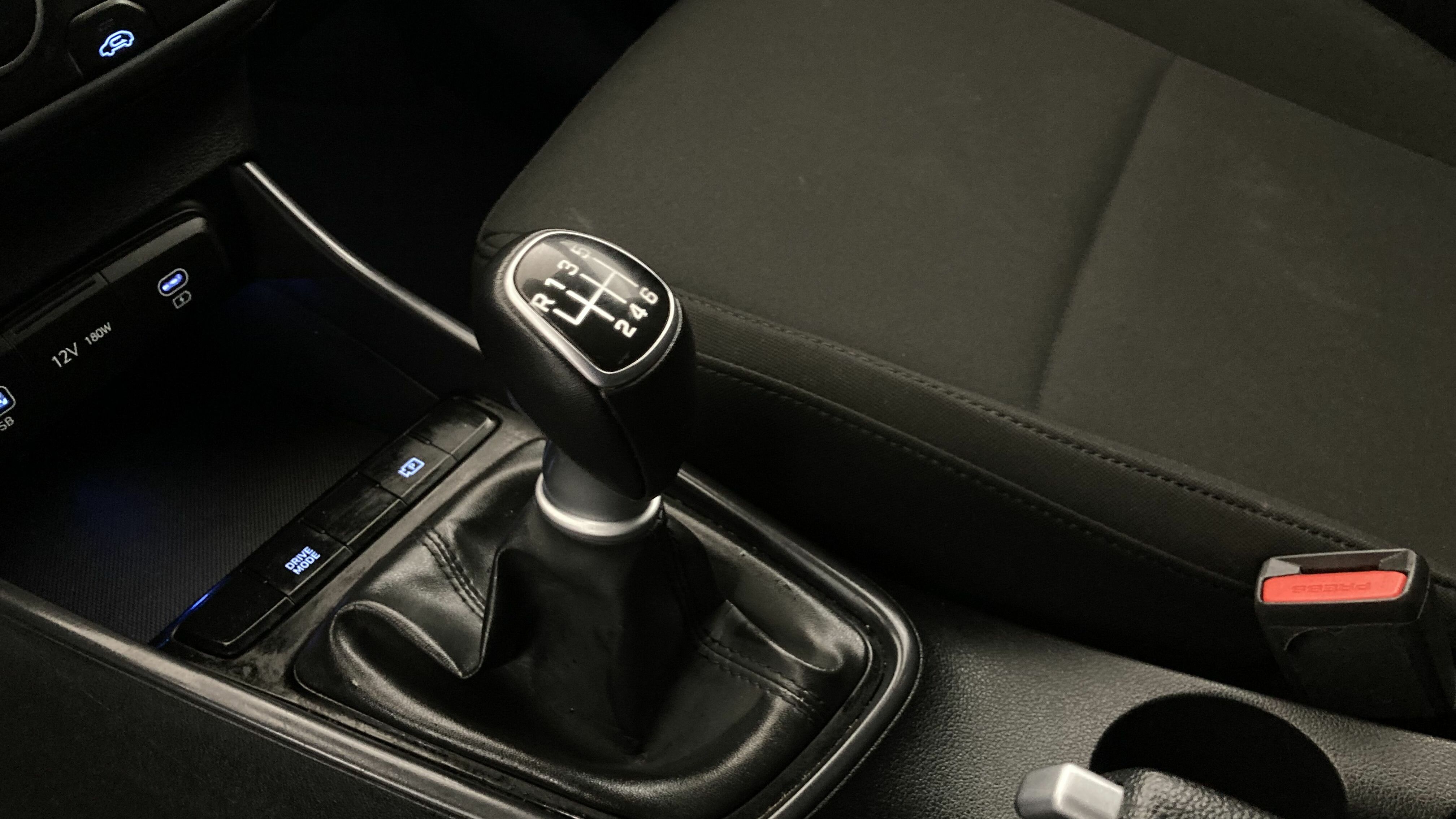 hyundai i20 klass 1.0 TGDI 100 2024 atlas white 19