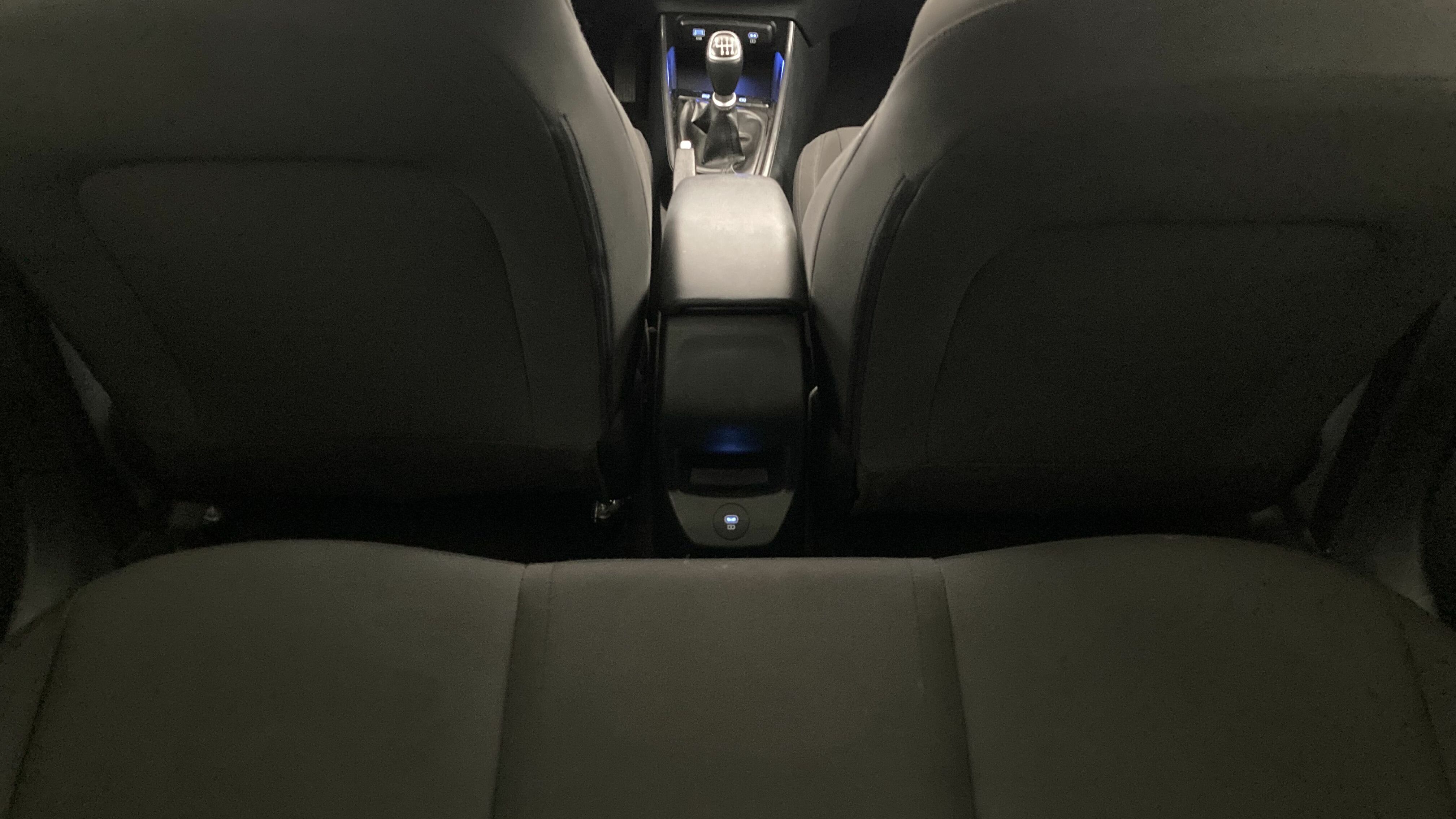 hyundai i20 klass 1.0 TGDI 100 2024 atlas white 21