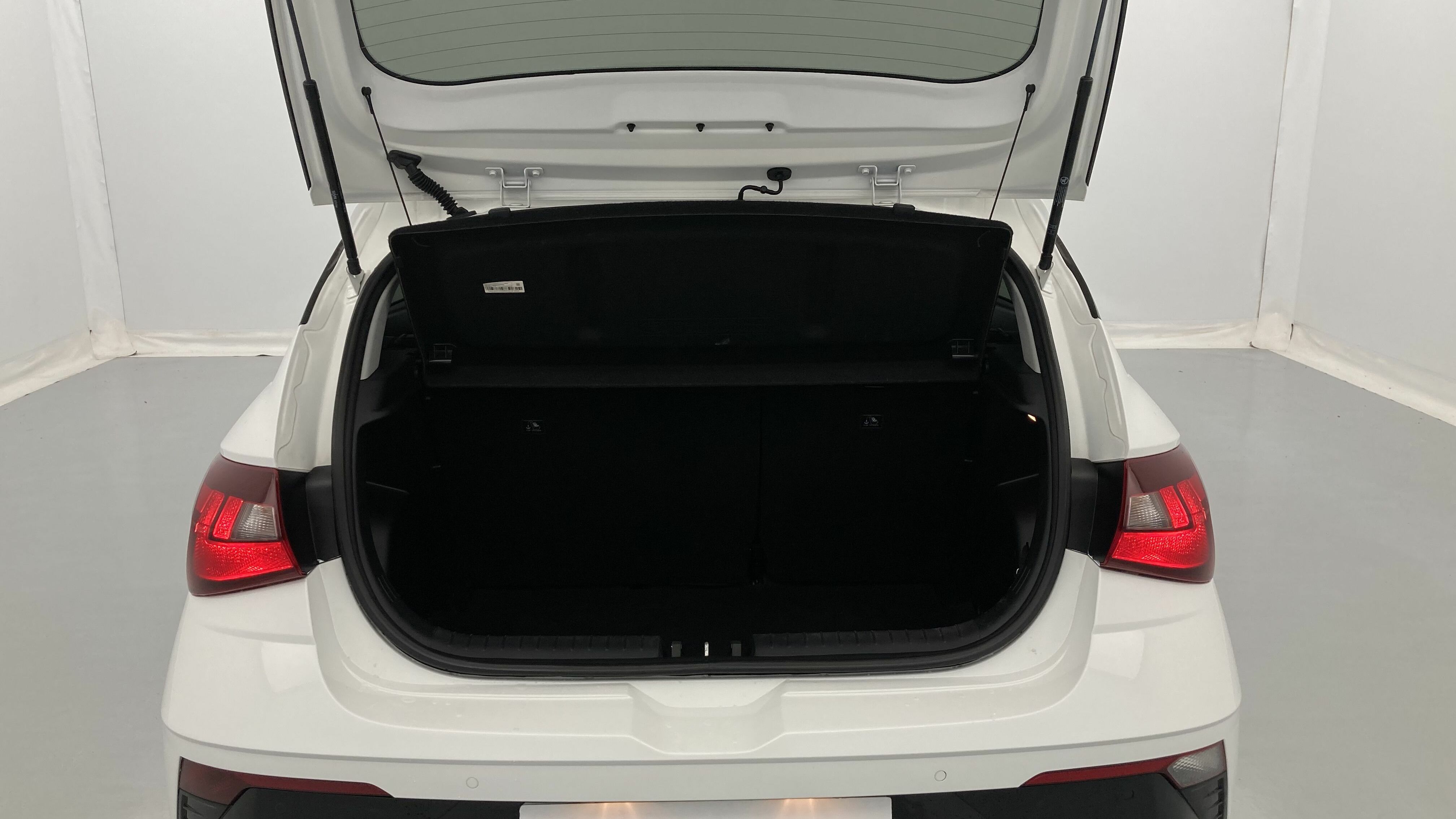 hyundai i20 klass 1.0 TGDI 100 2024 atlas white 23