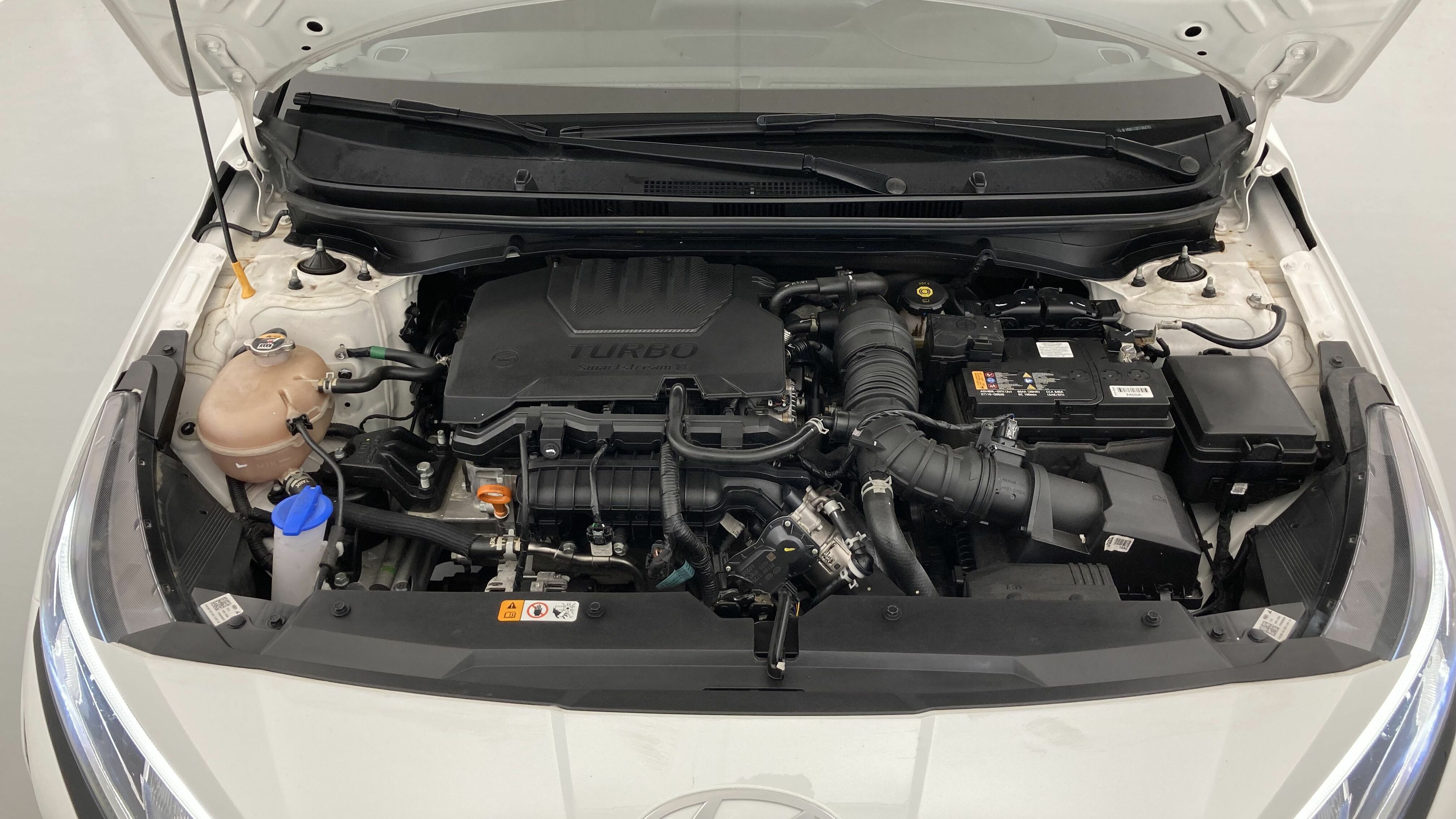 hyundai i20 klass 1.0 TGDI 100 2024 atlas white 24