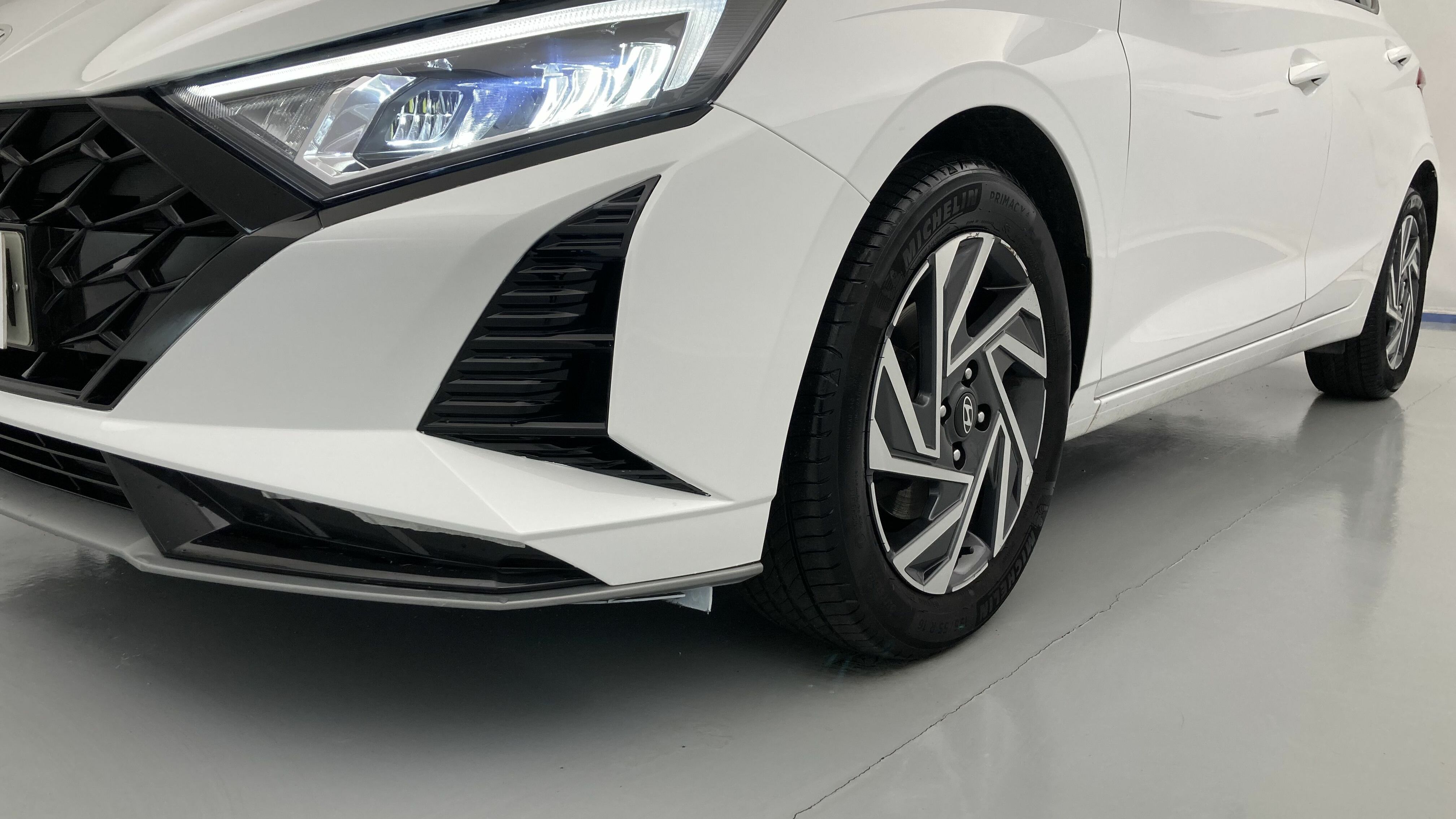 hyundai i20 klass 1.0 TGDI 100 2024 atlas white 25