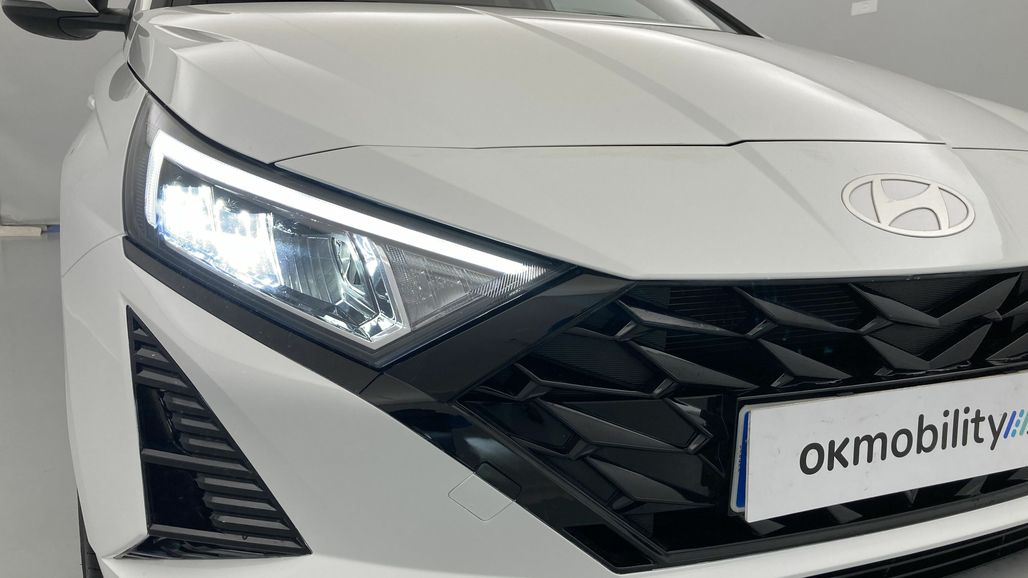 hyundai i20 klass 1.0 TGDI 100 2024 atlas white 28