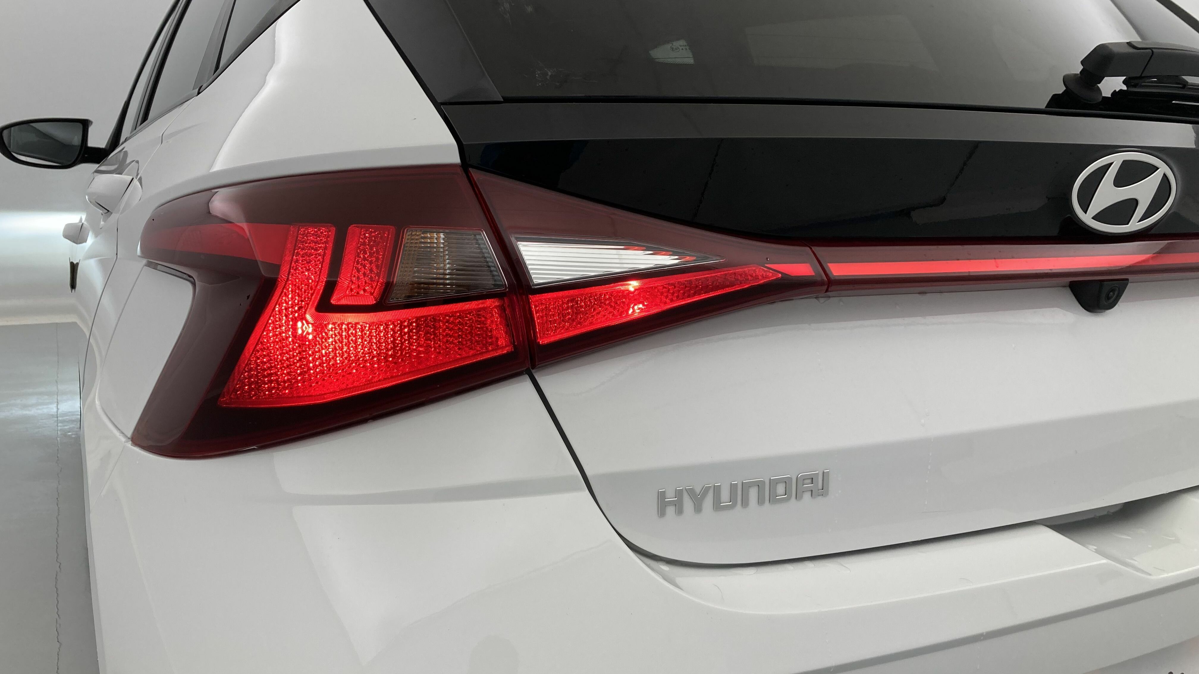 hyundai i20 klass 1.0 TGDI 100 2024 atlas white 29