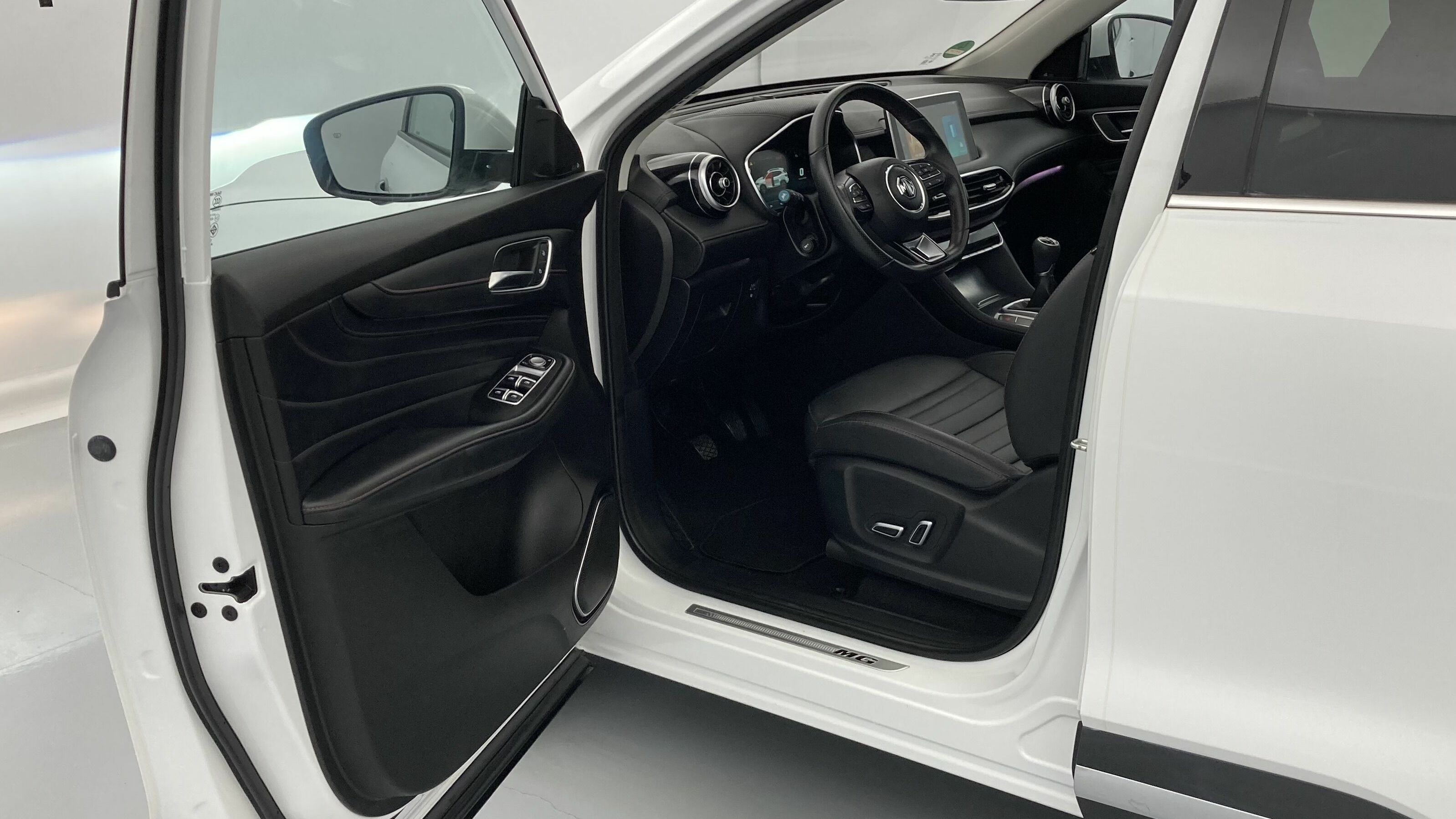 mg hs luxury 1.5 T-GDI 162 2023 dover white 13