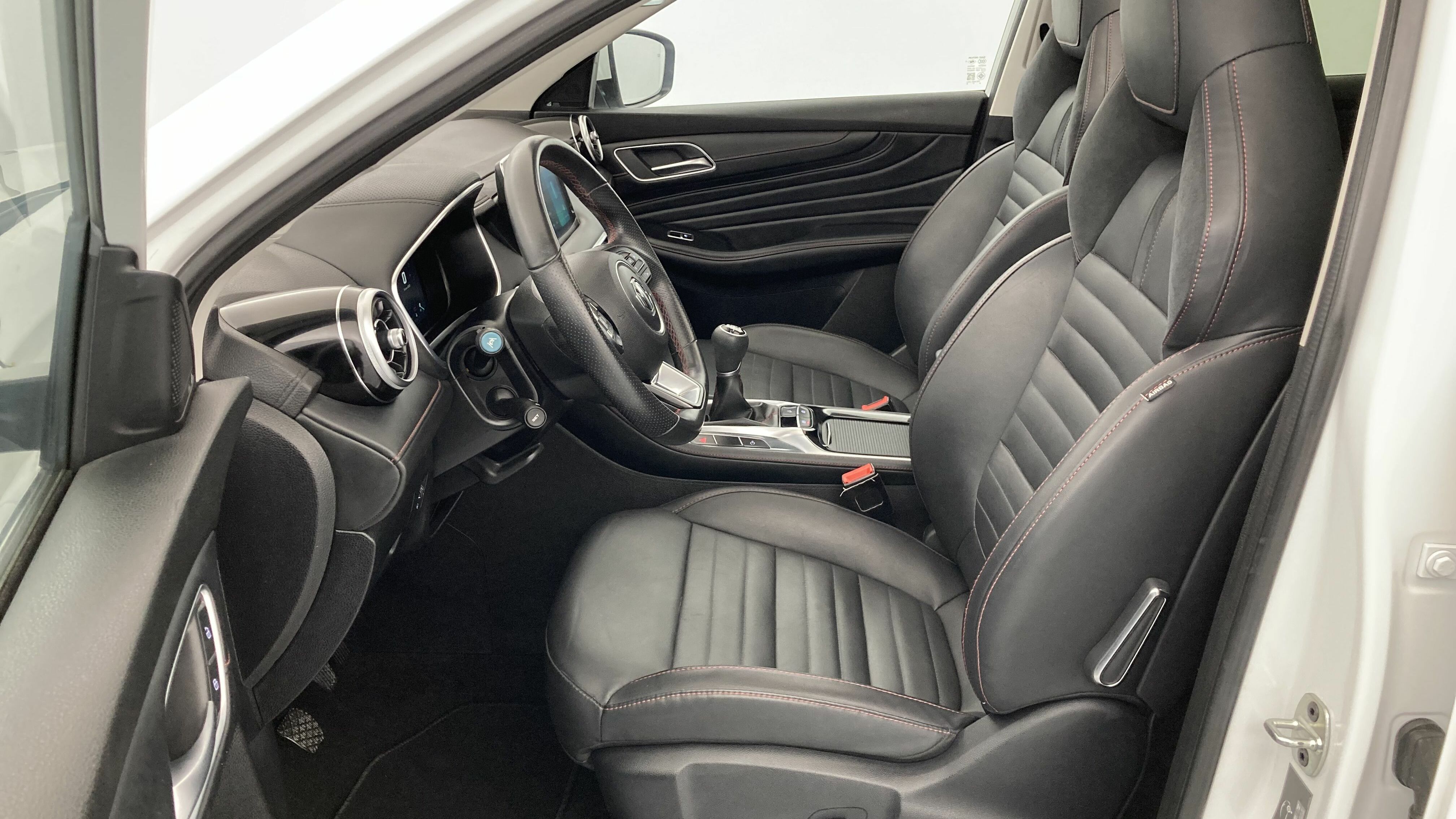mg hs luxury 1.5 T-GDI 162 2023 dover white 14