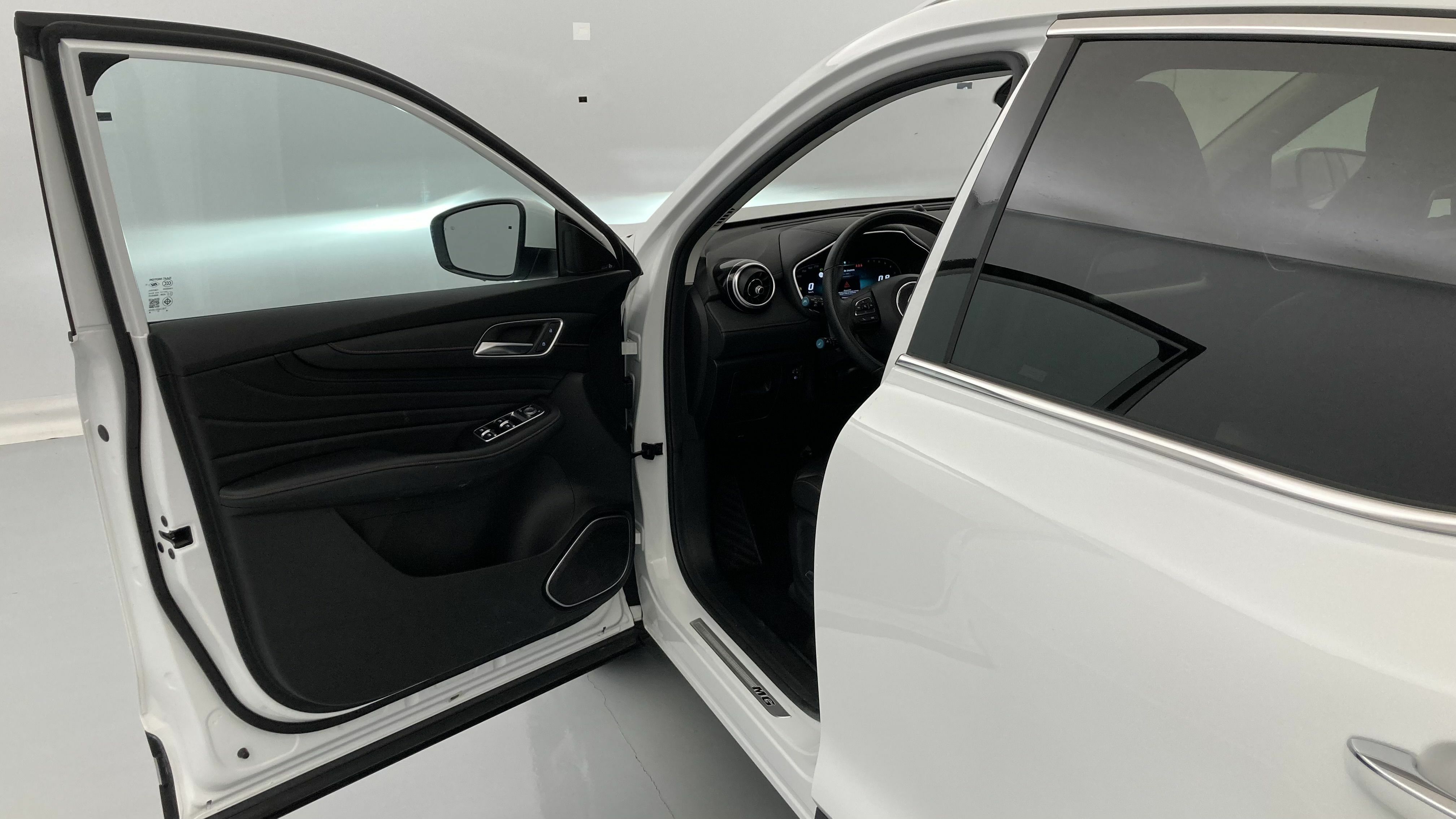 mg hs luxury 1.5 T-GDI 162 AT 2024 dover white 12