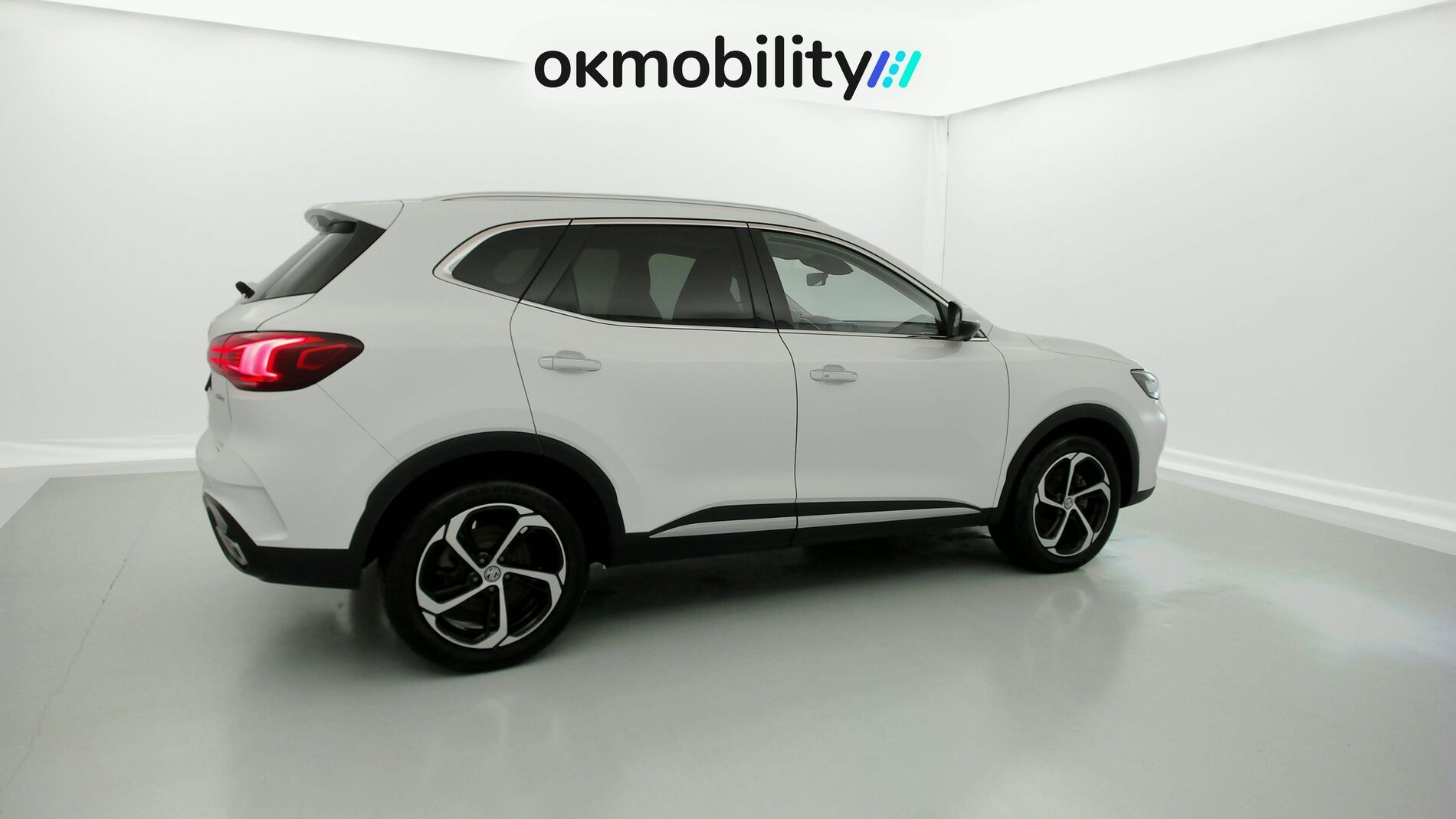 mg hs luxury 1.5 T-GDI 162 AT 2024 dover white 11