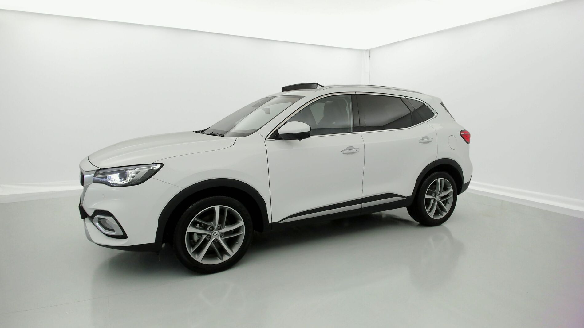 mg hs luxury 1.5 T-GDI 162 2023 dover white 5