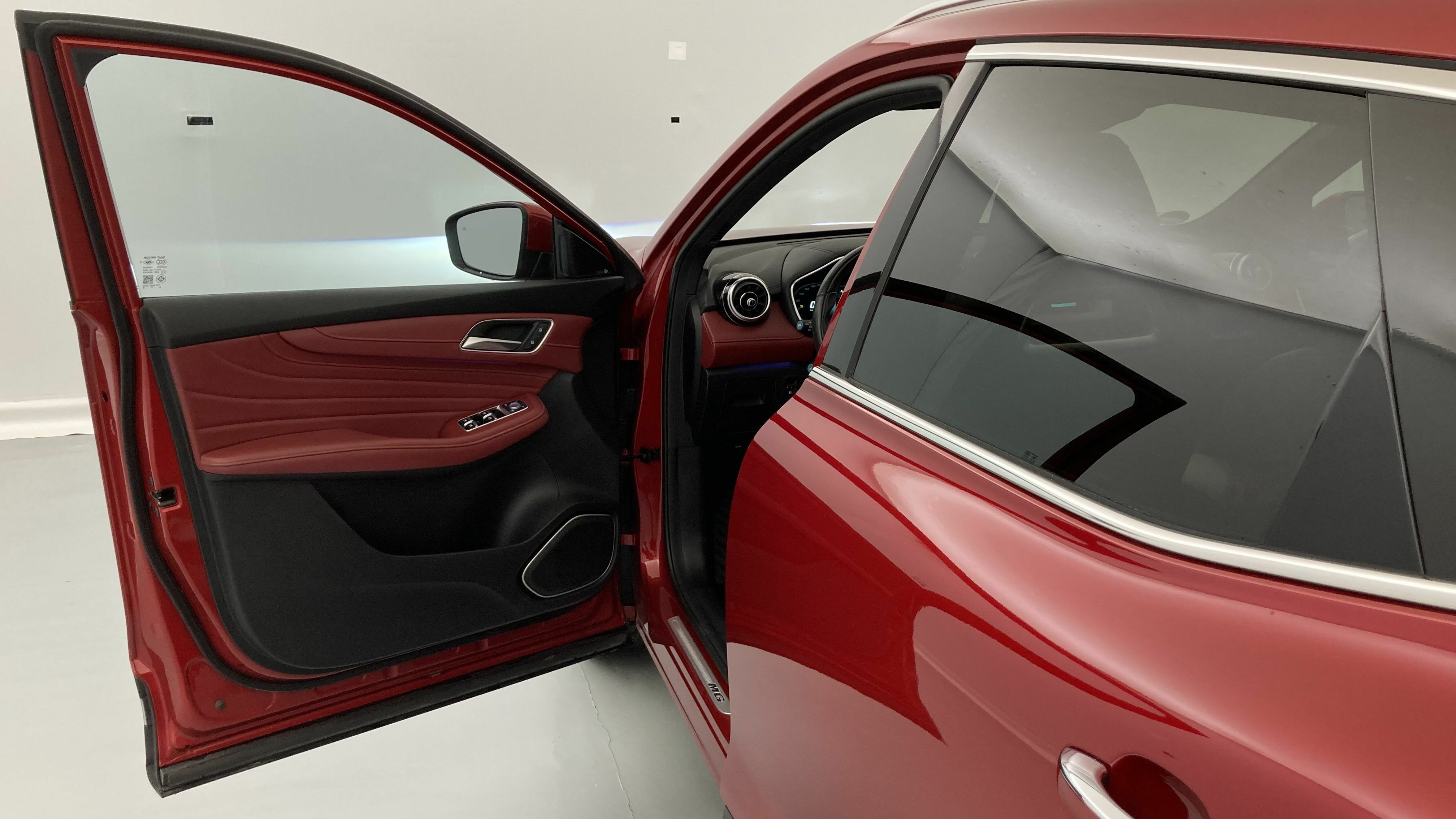 mg hs luxury 1.5 T-GDI 162 AT 2023 red 13