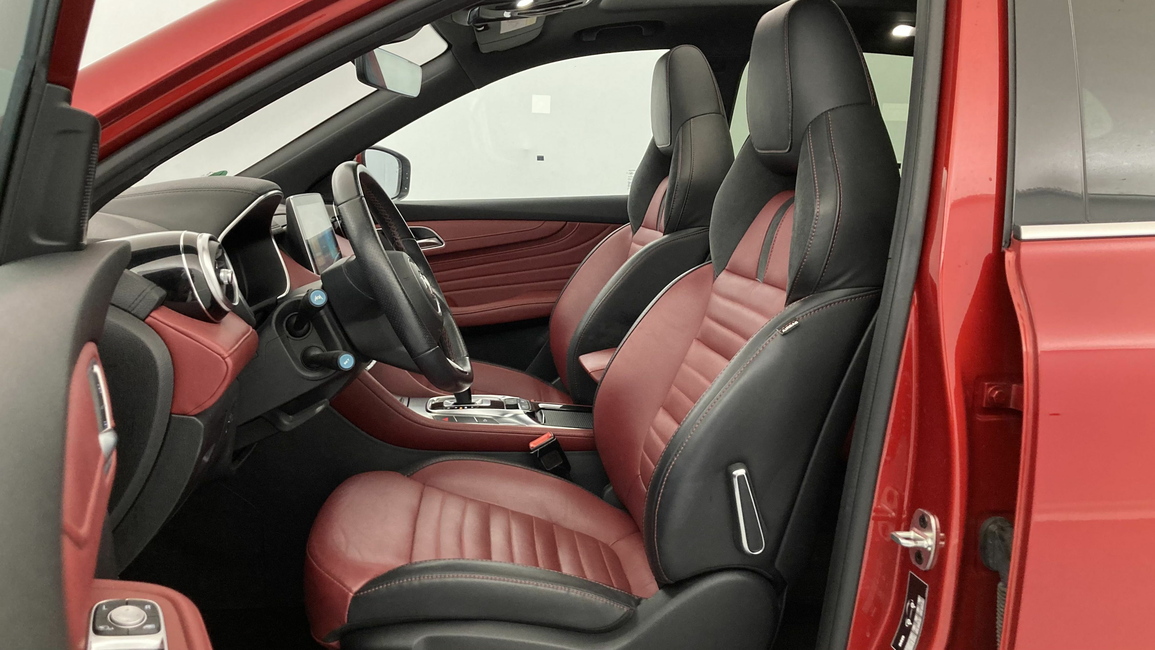 mg hs luxury 1.5 T-GDI 162 AT 2023 red 14