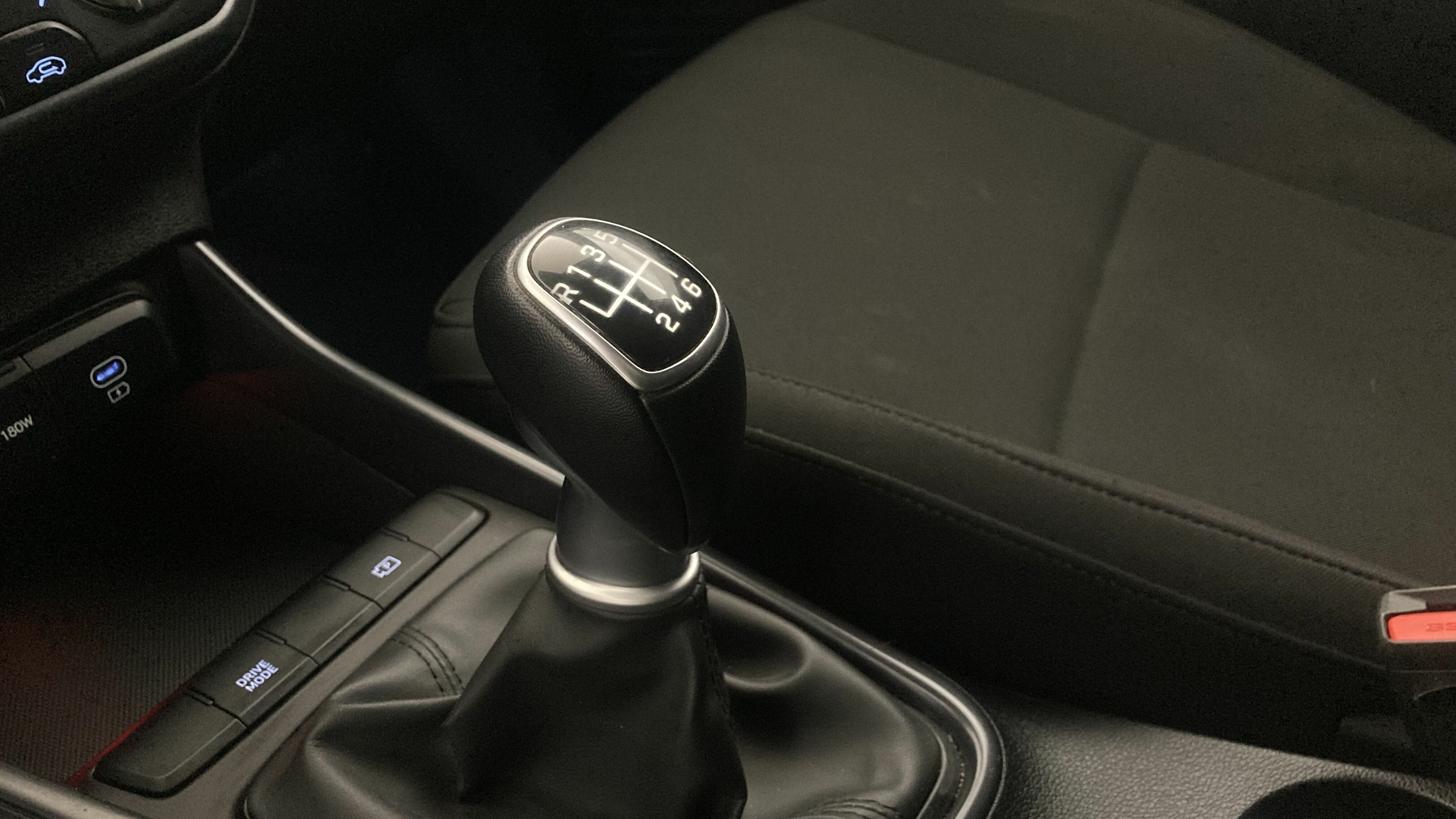 hyundai i20 klass 1.0 TGDI 100 2024 dragon red 19