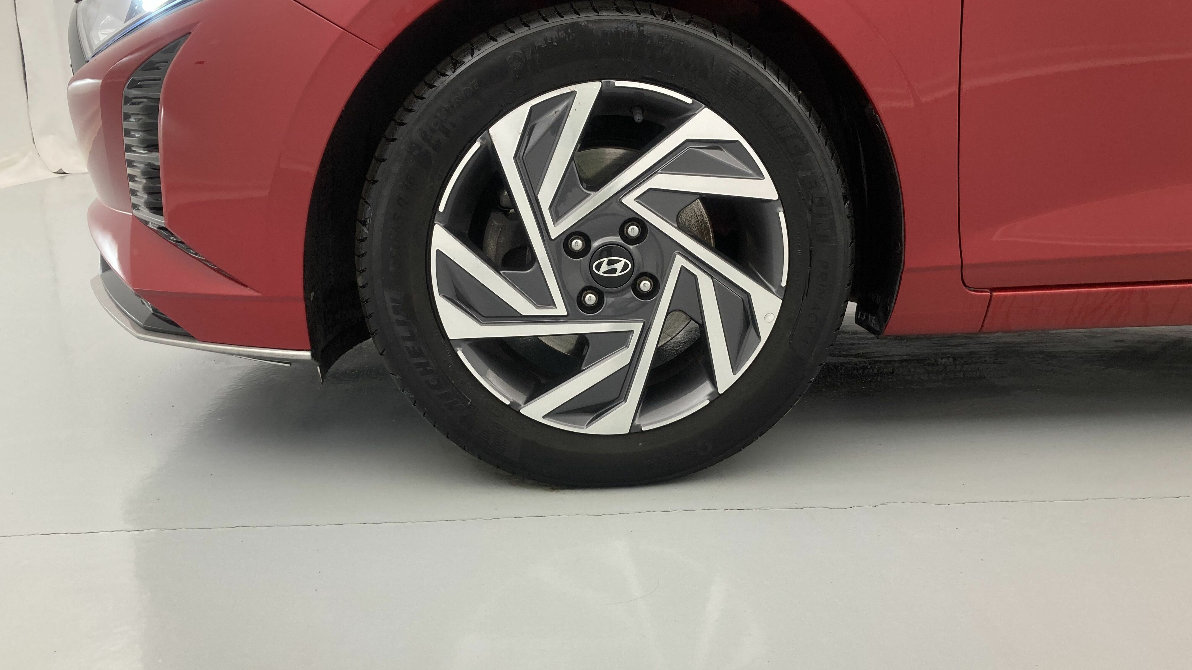 hyundai i20 klass 1.0 TGDI 100 2024 dragon red 26