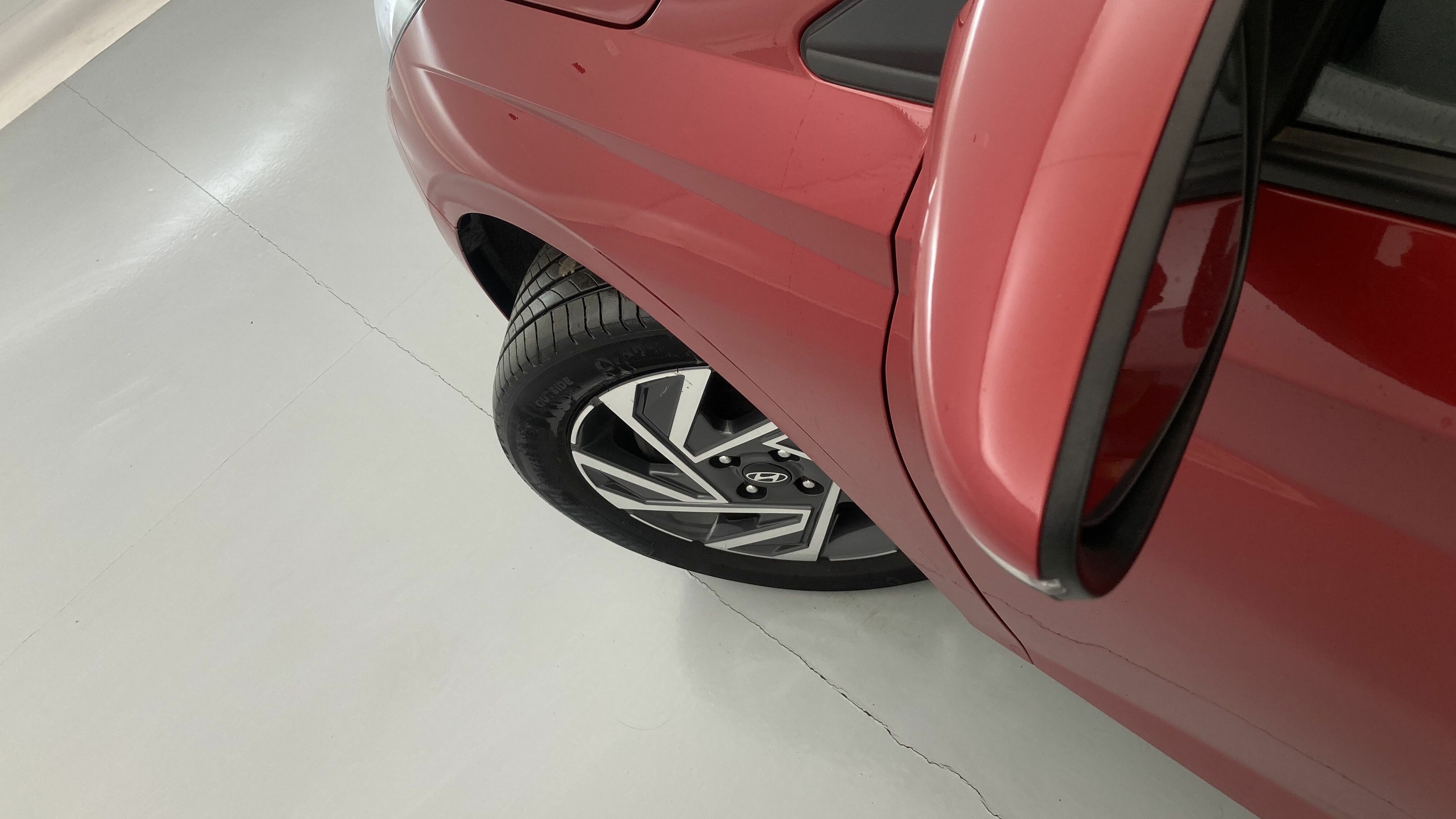 hyundai i20 klass 1.0 TGDI 100 2024 dragon red 27