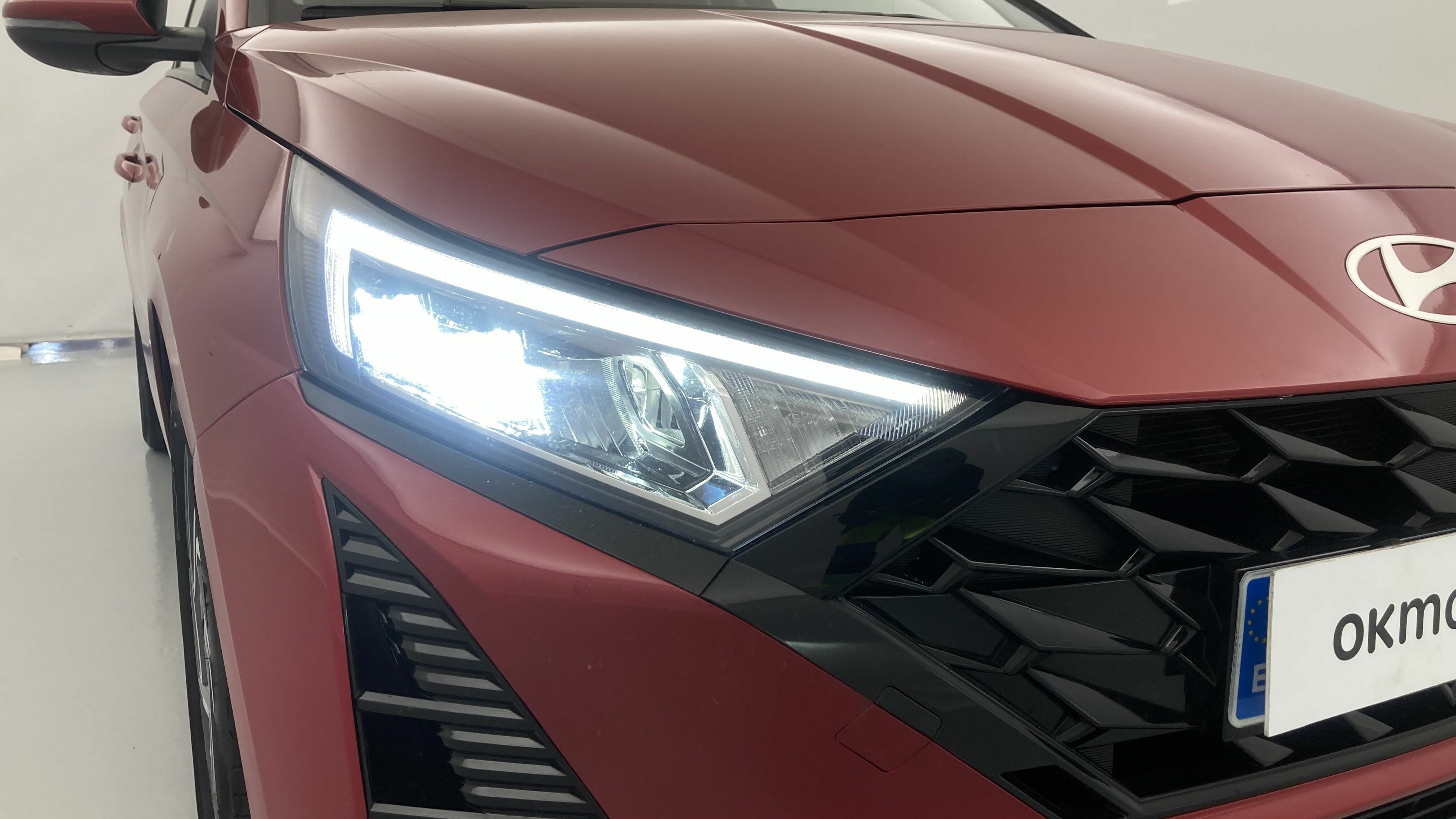 hyundai i20 klass 1.0 TGDI 100 2024 dragon red 28