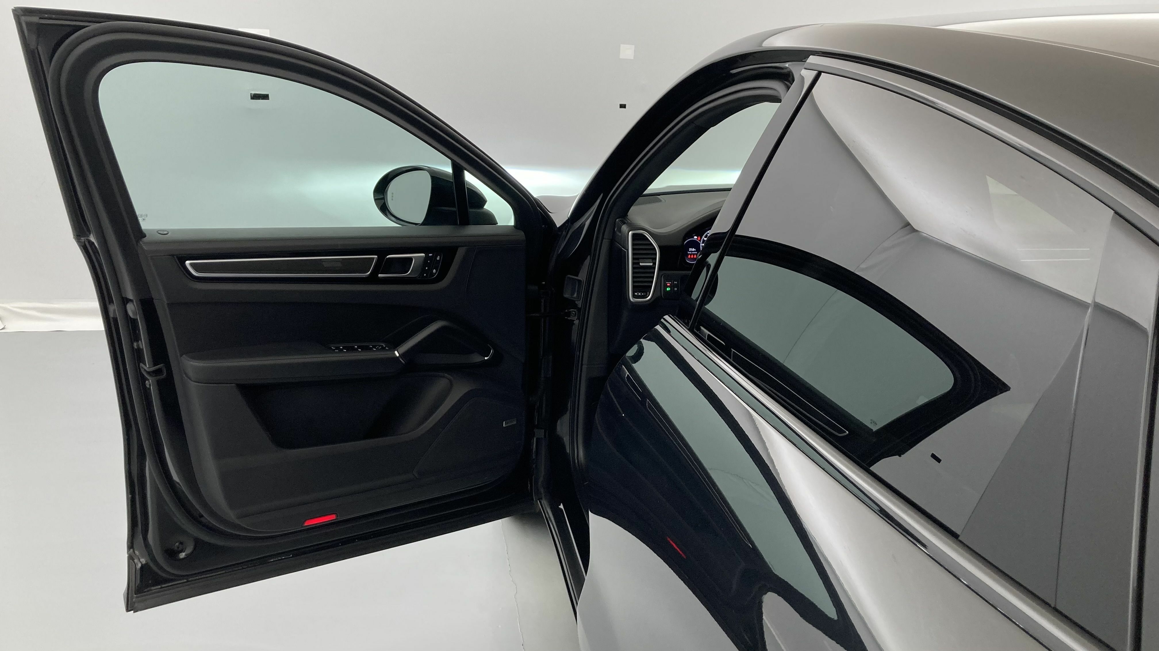 porsche cayenne coupe platinum edition 3.0 E-HYBRID 462 TIPTRONIC 2023 negro cromita metalizado 13