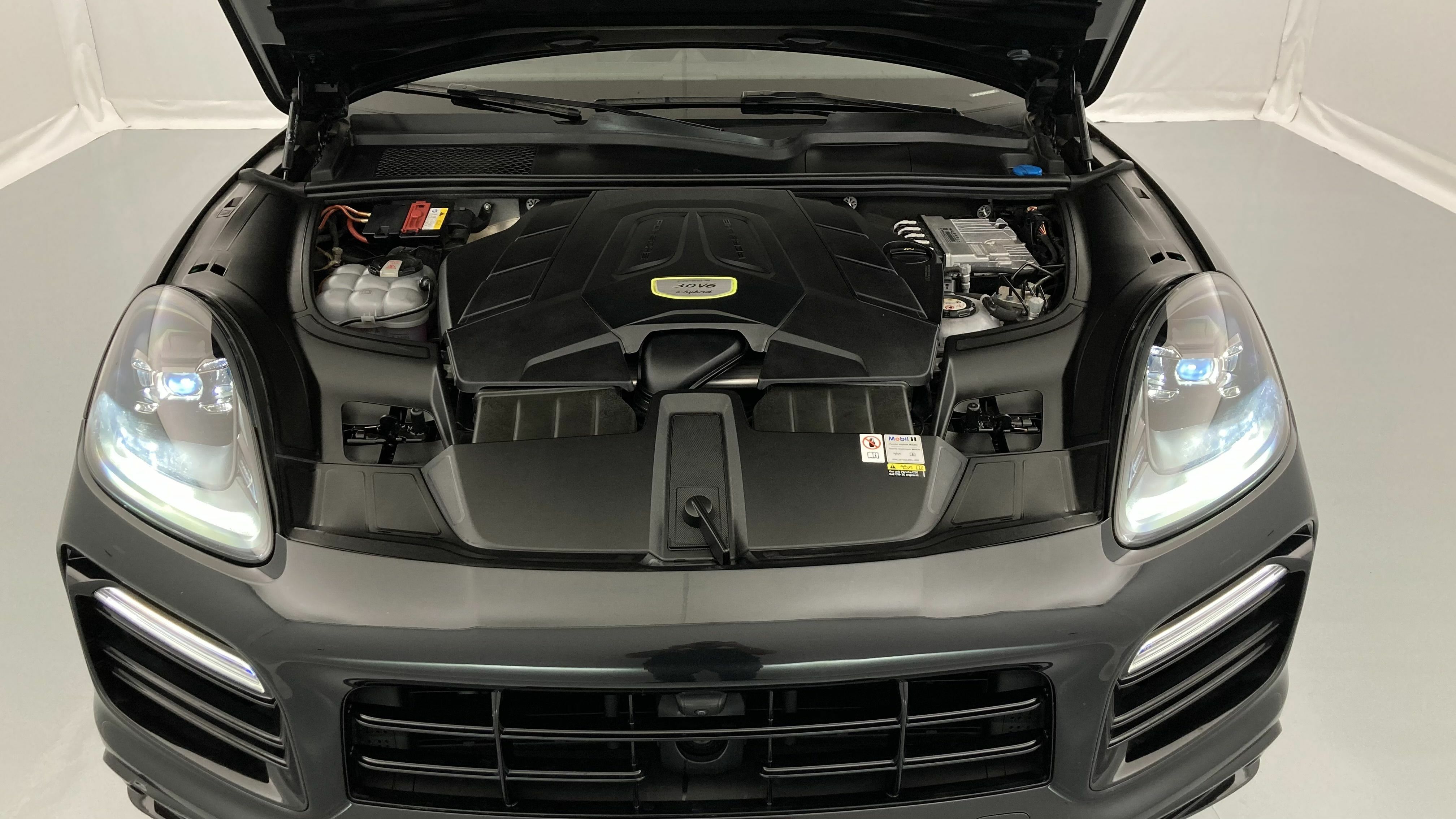 porsche cayenne coupe platinum edition 3.0 E-HYBRID 462 TIPTRONIC 2023 negro cromita metalizado 25