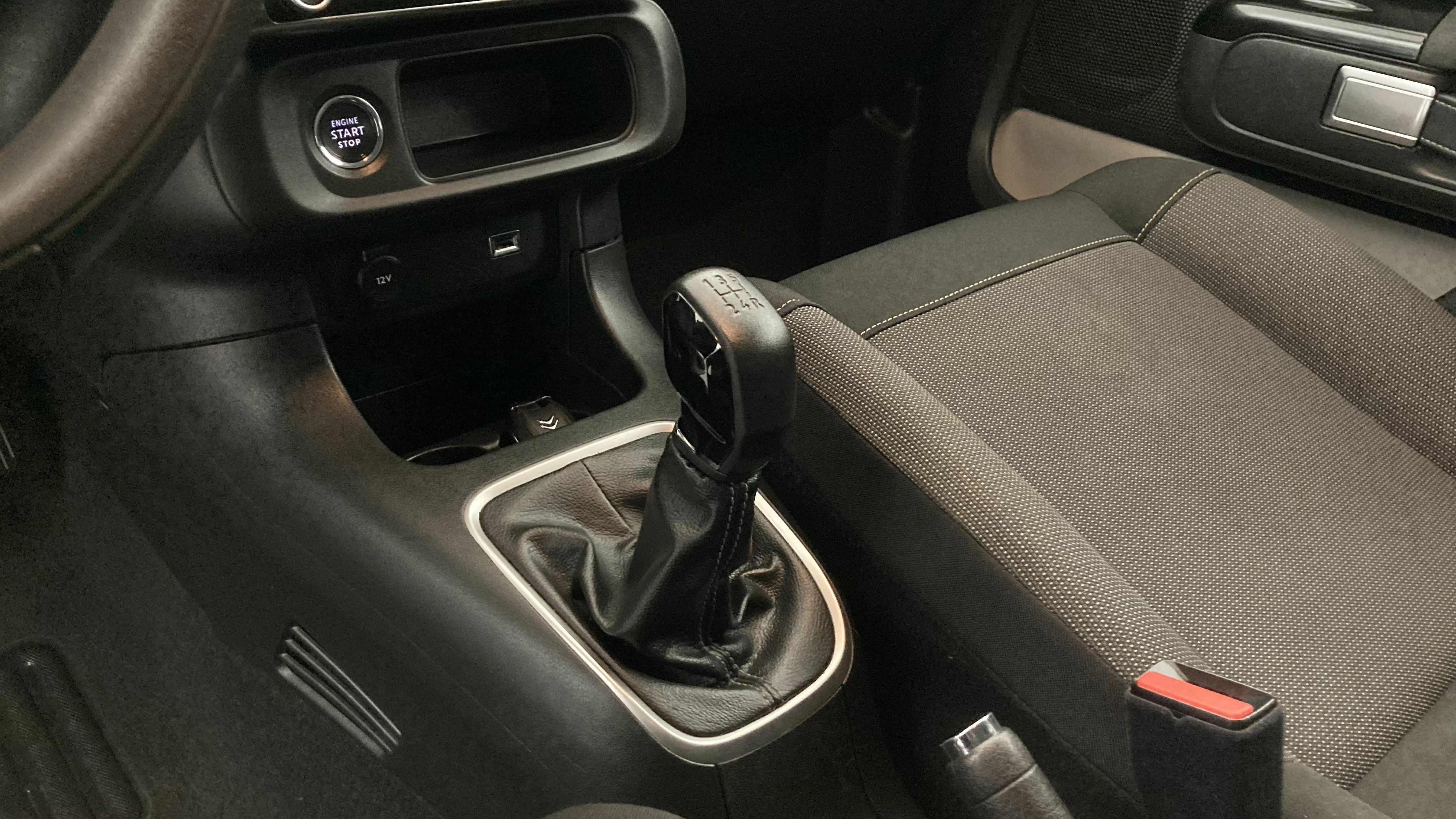 citroen c3 shine 1.2 PURETECH 83 2023 blanco banquise / negro 20