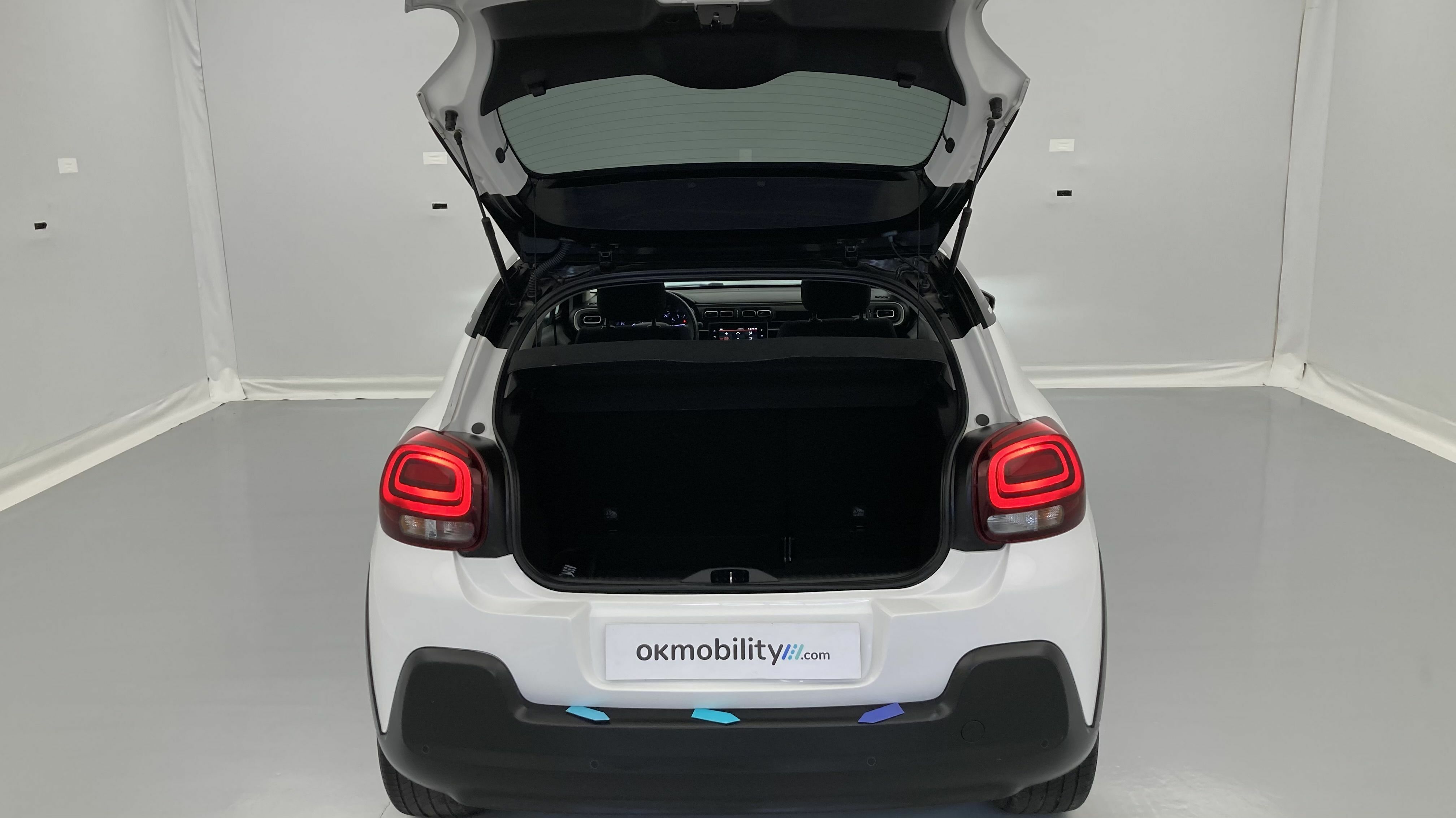 citroen c3 shine 1.2 PURETECH 83 2023 blanco banquise / negro 24