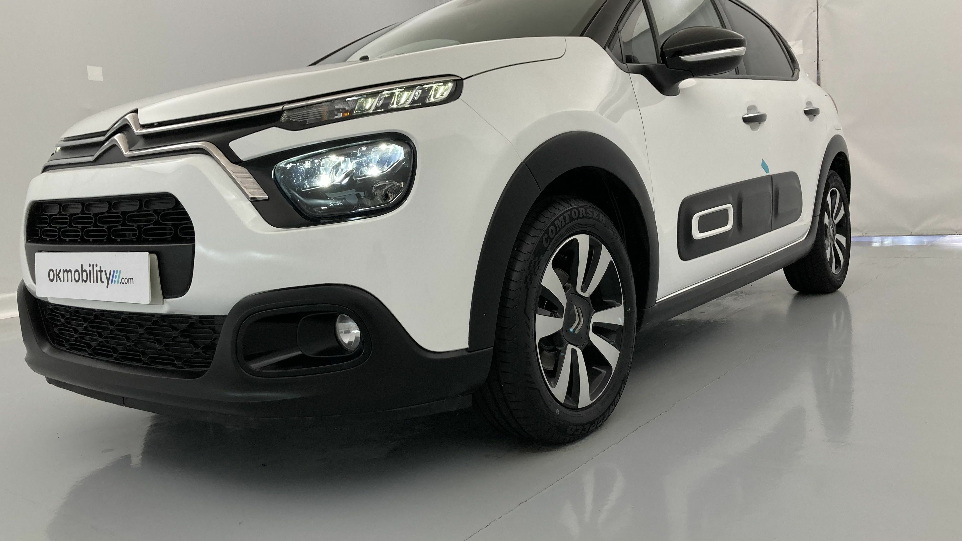 citroen c3 shine 1.2 PURETECH 83 2023 blanco banquise / negro 26