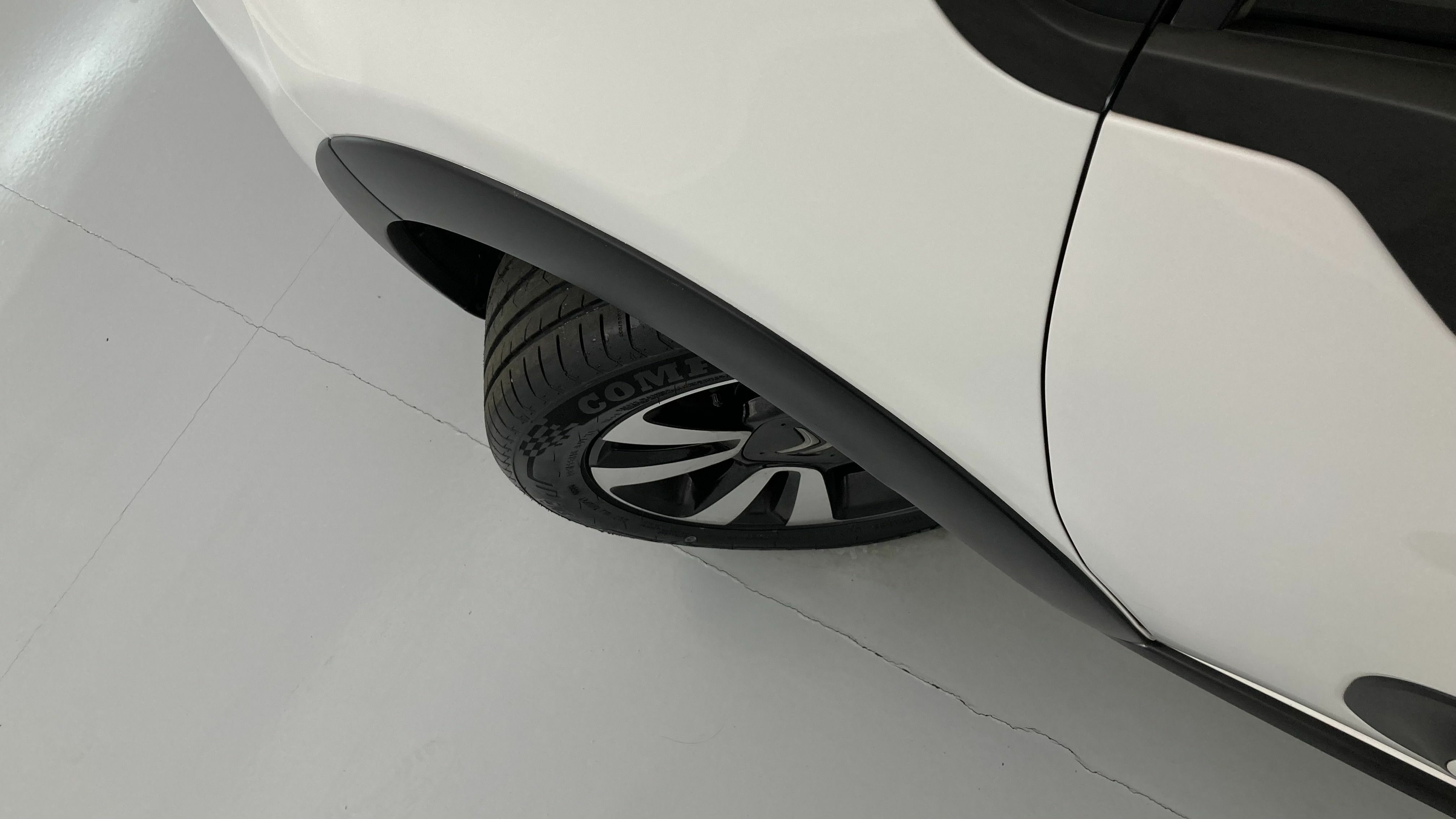 citroen c3 shine 1.2 PURETECH 83 2023 blanco banquise / negro 28