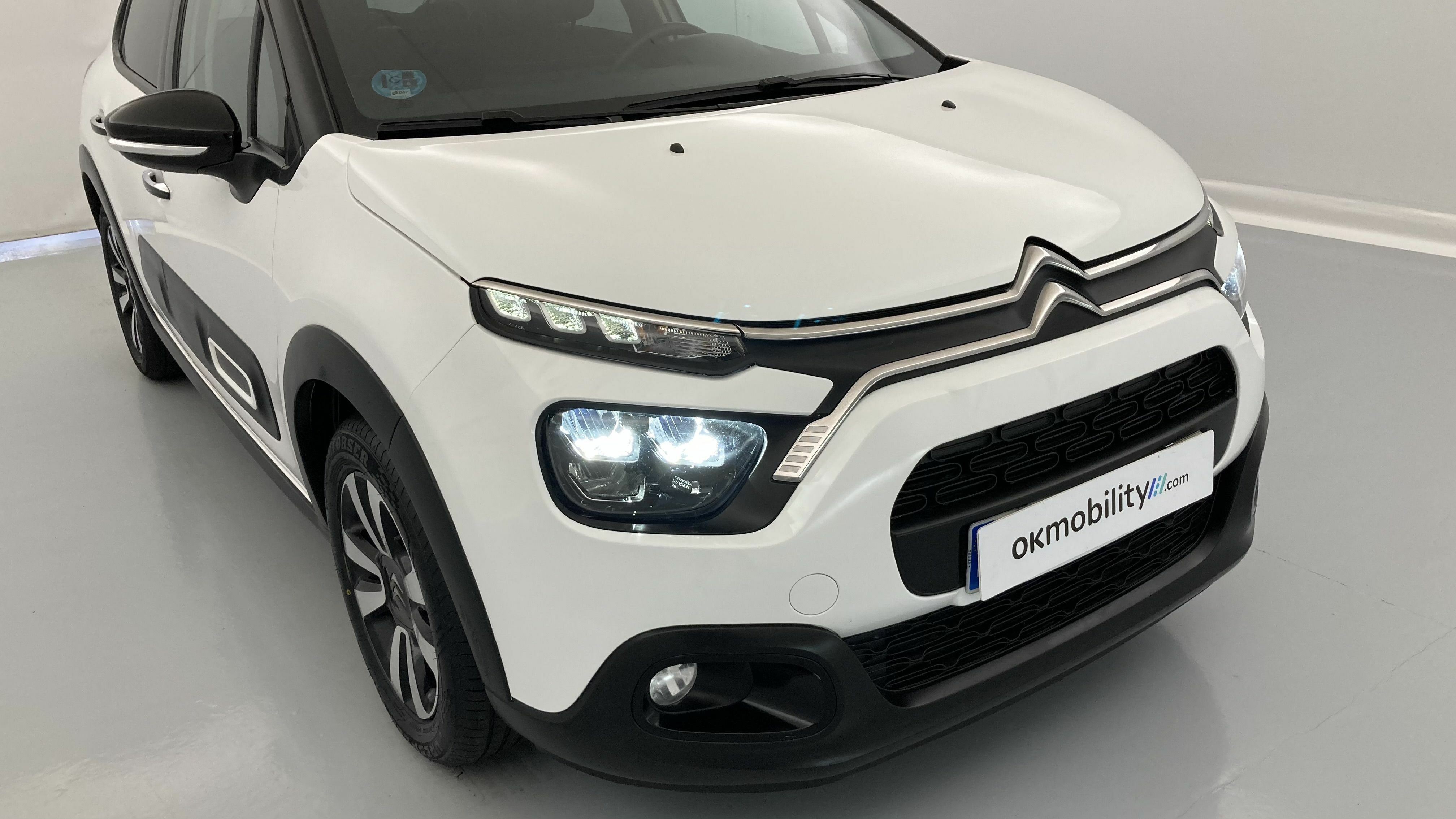 citroen c3 shine 1.2 PURETECH 83 2023 blanco banquise / negro 29