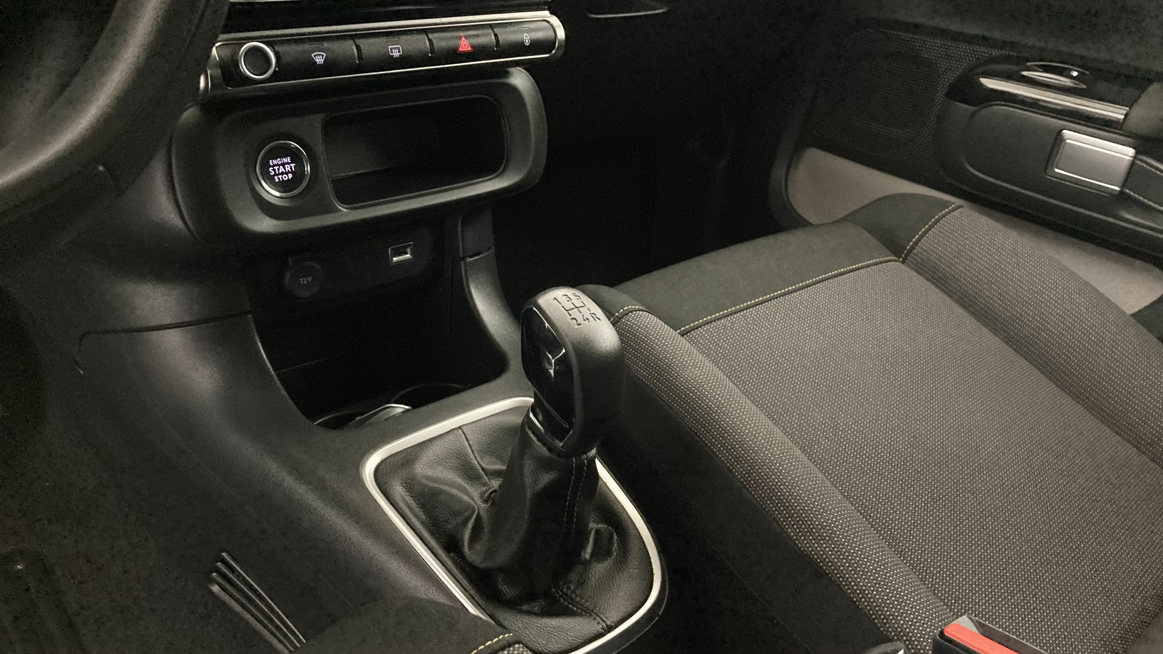 citroen c3 shine 1.2 PURETECH 83 2023 blanco banquise / negro 20