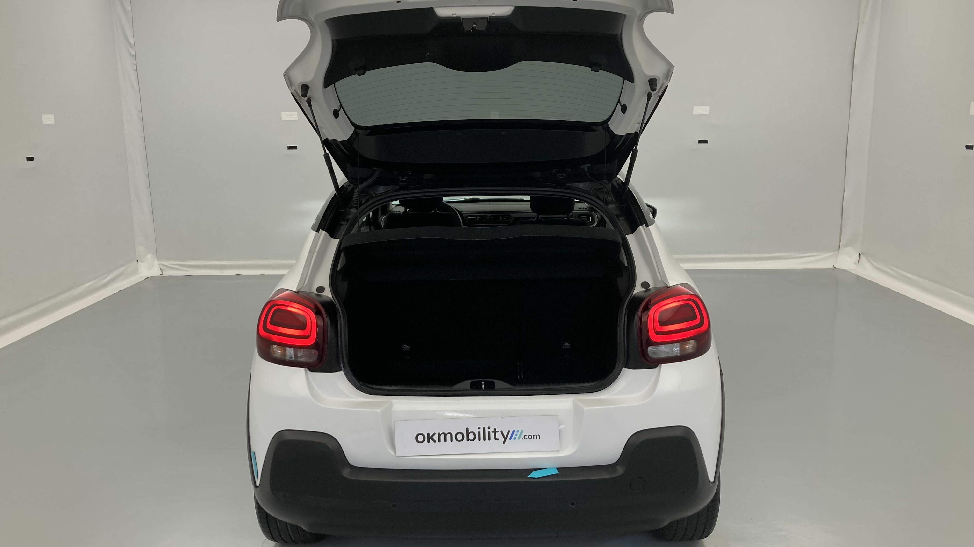 citroen c3 shine 1.2 PURETECH 83 2023 blanco banquise / negro 24