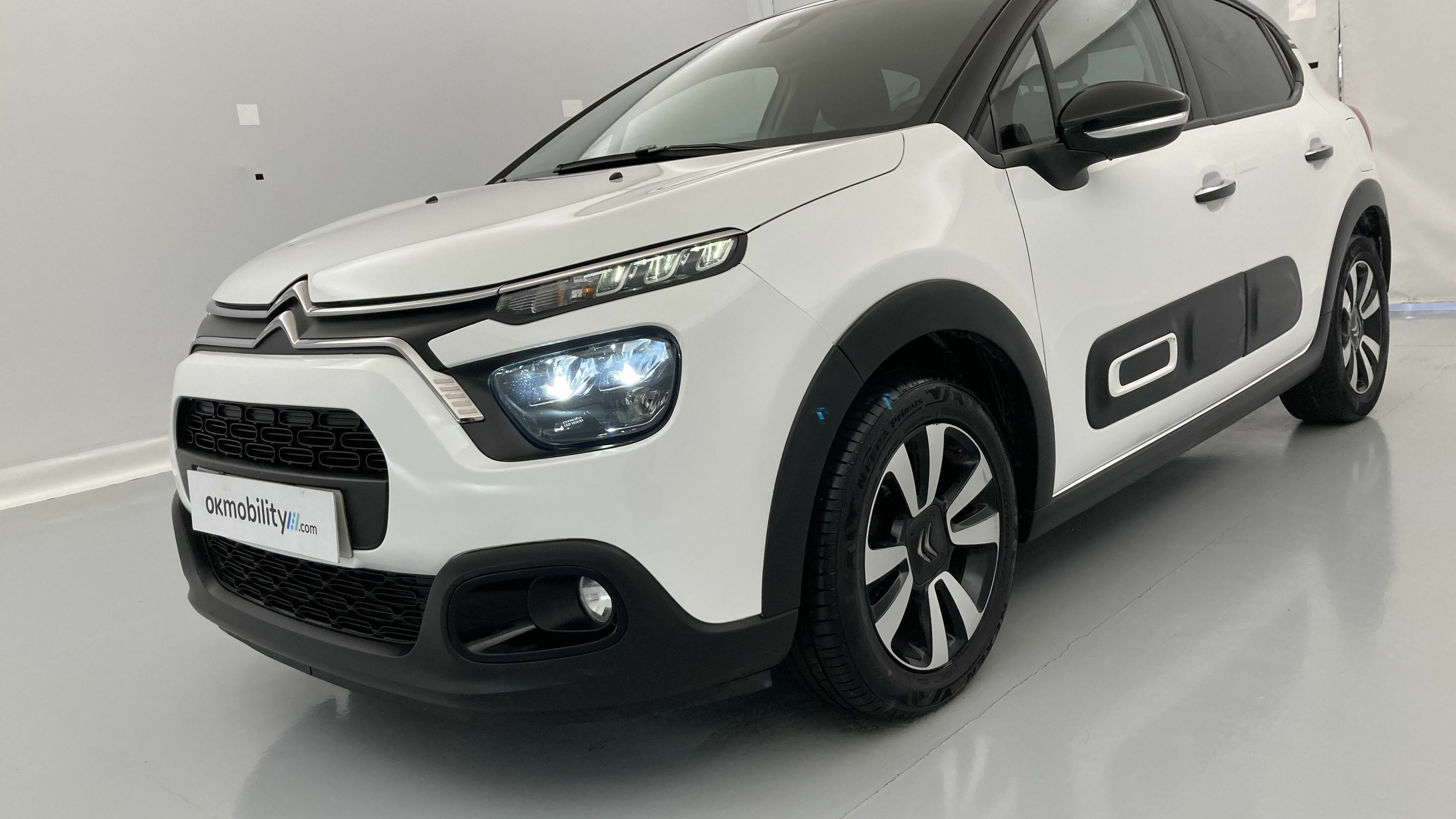 citroen c3 shine 1.2 PURETECH 83 2023 blanco banquise / negro 26