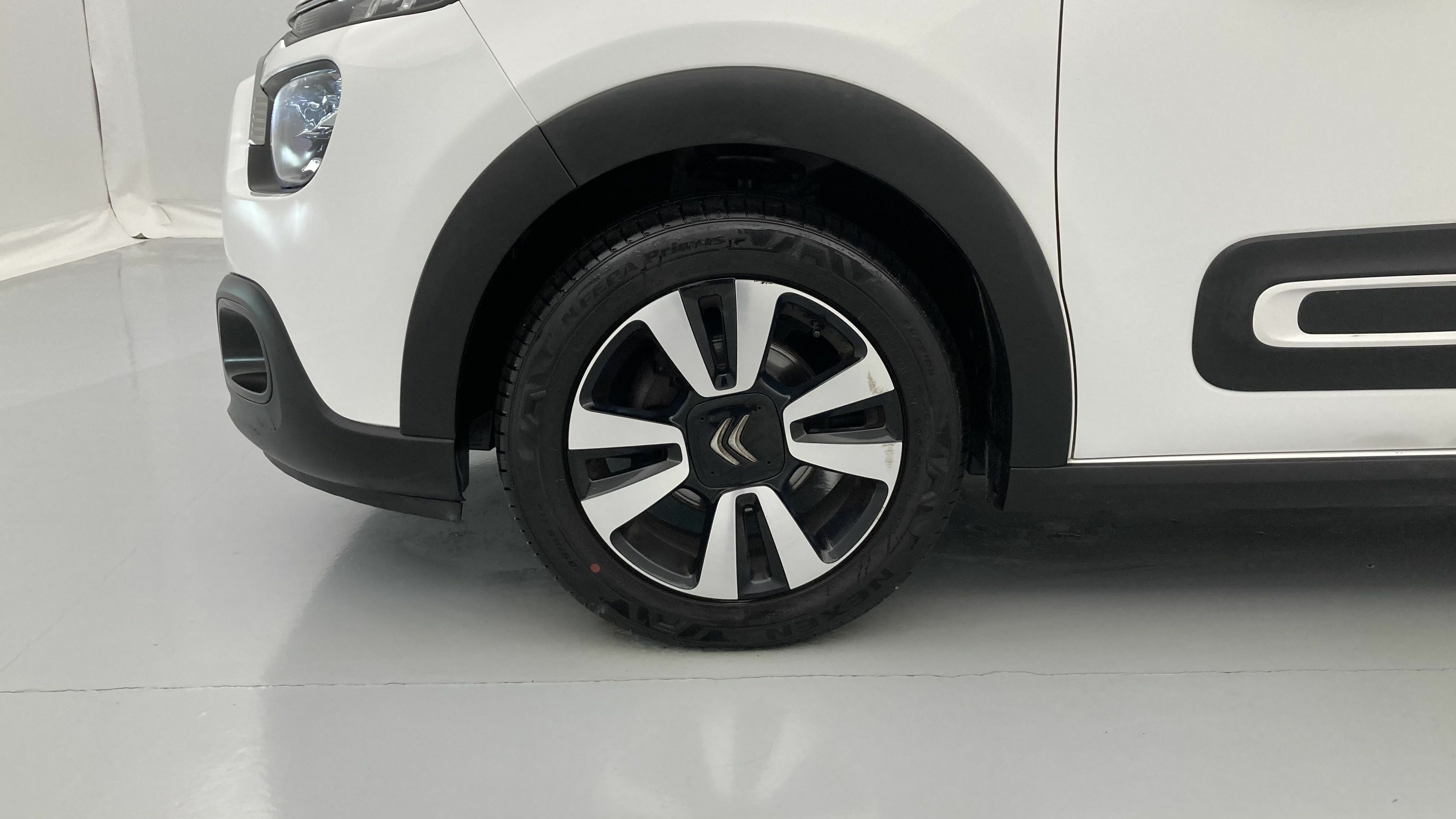 citroen c3 shine 1.2 PURETECH 83 2023 blanco banquise / negro 27
