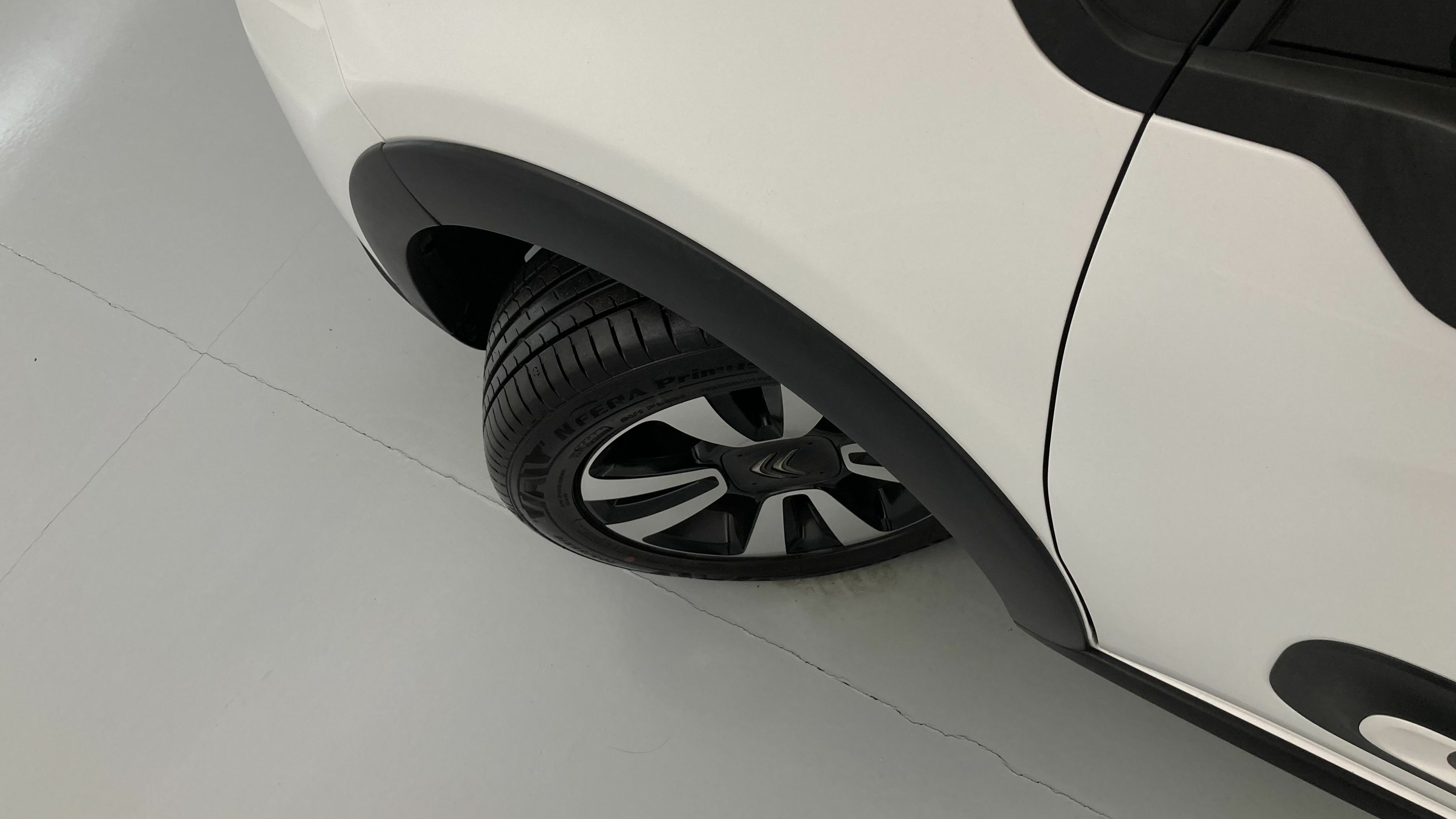citroen c3 shine 1.2 PURETECH 83 2023 blanco banquise / negro 28