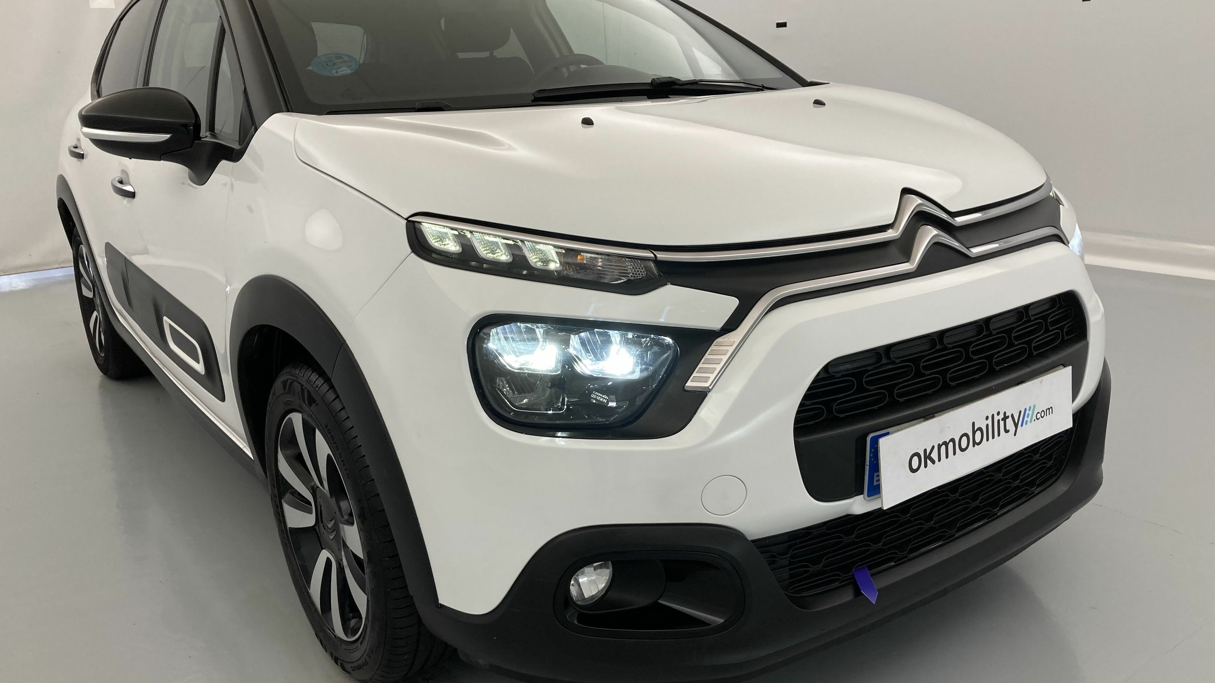 citroen c3 shine 1.2 PURETECH 83 2023 blanco banquise / negro 29