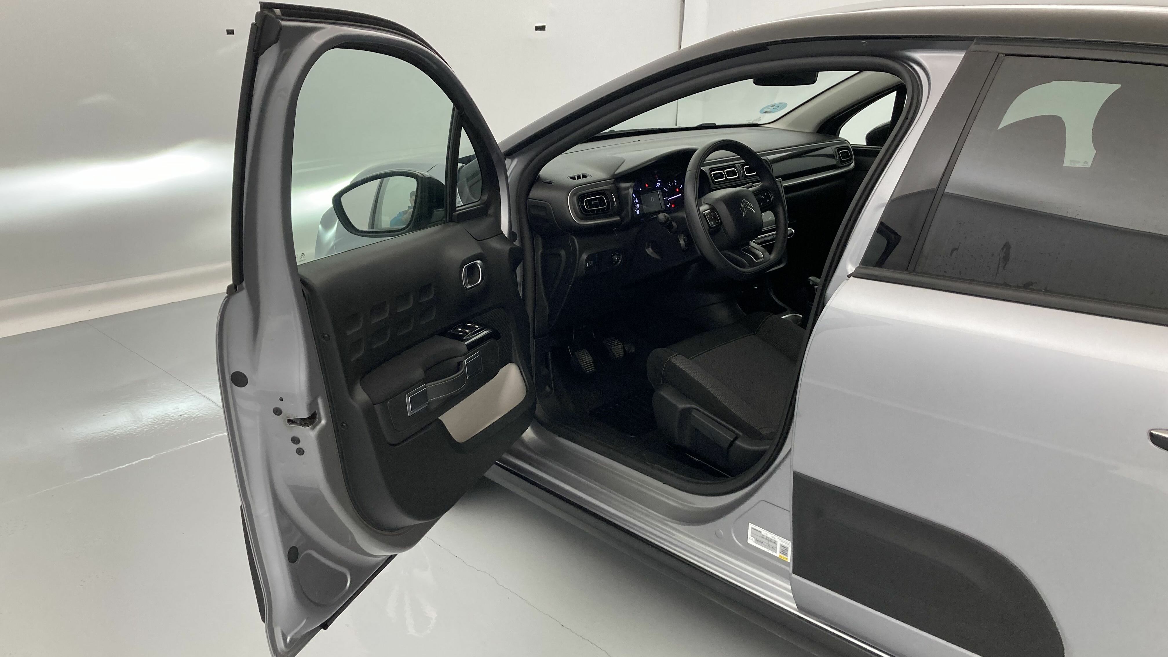 citroen c3 shine 1.2 PURETECH 83 2023 gris acero / negro 11