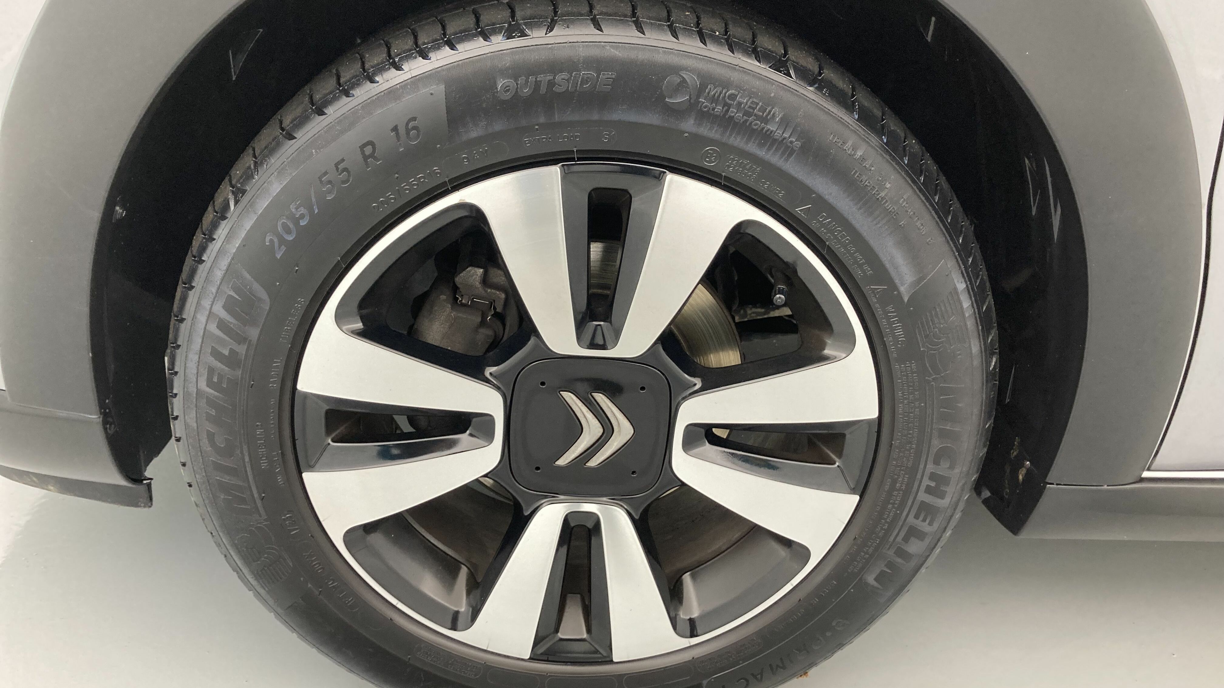 citroen c3 shine 1.2 PURETECH 83 2023 gris acero / negro 21