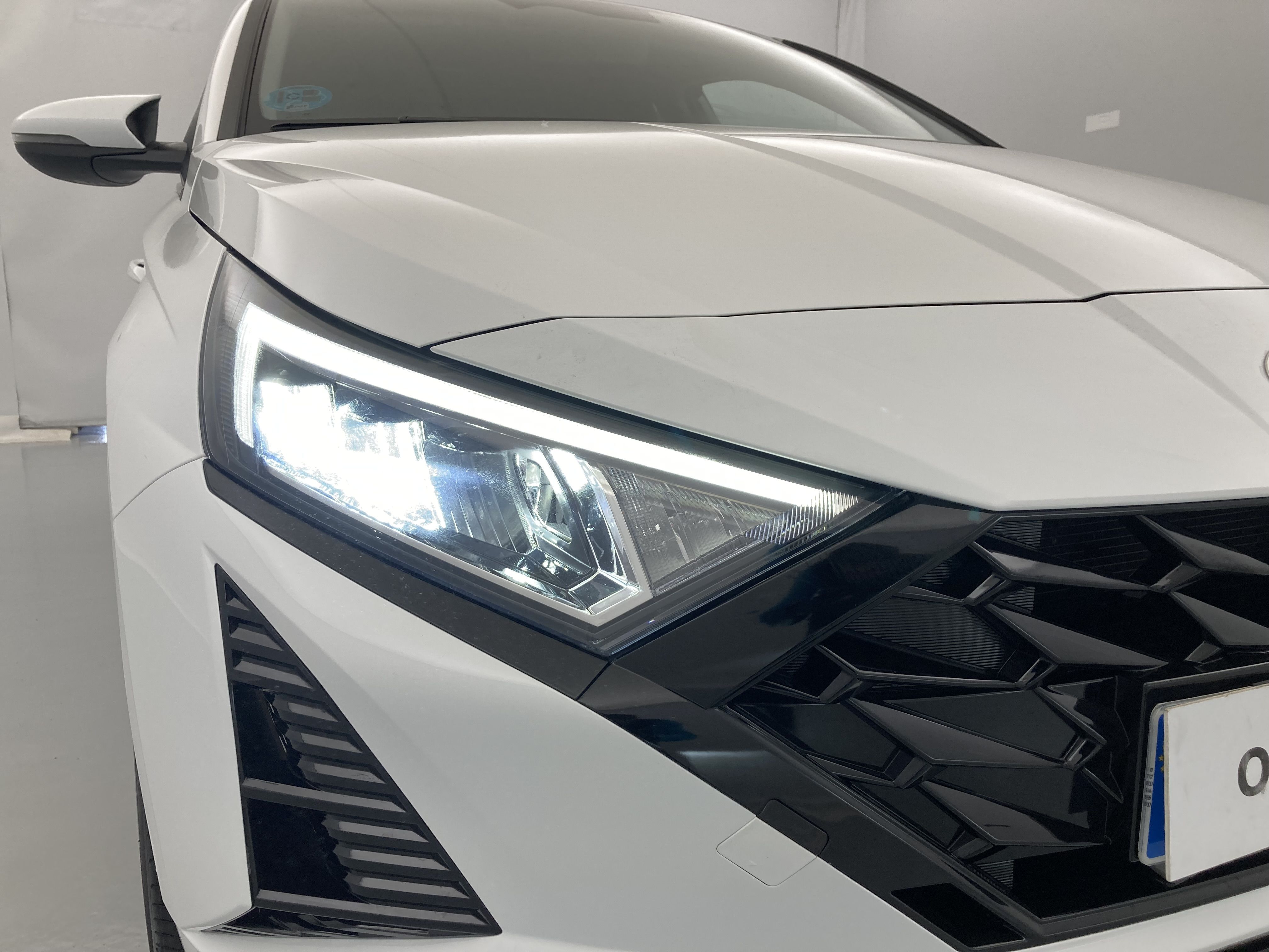 hyundai i20 klass 1.0 TGDI 100 2024 atlas white 14