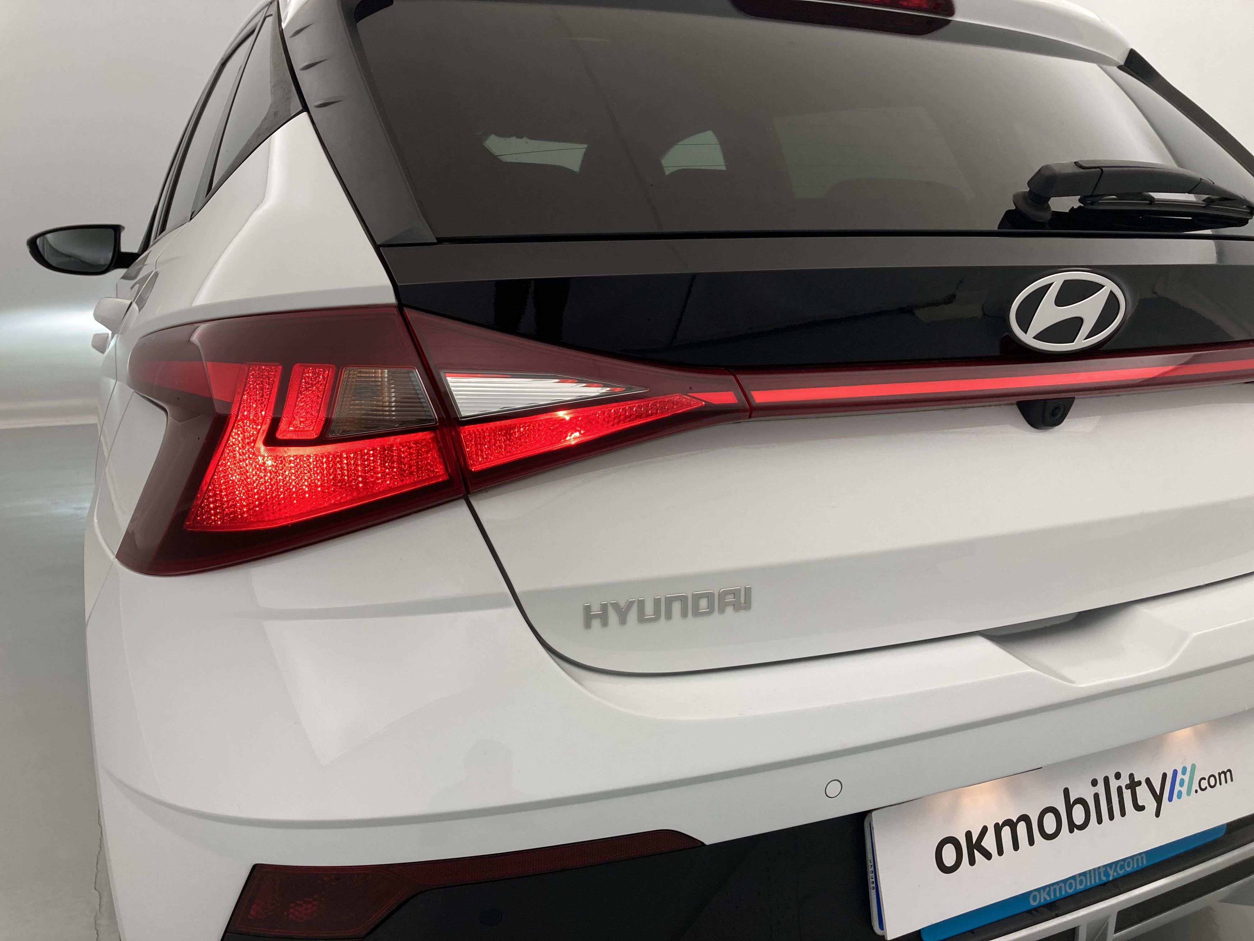 hyundai i20 klass 1.0 TGDI 100 2024 atlas white 15