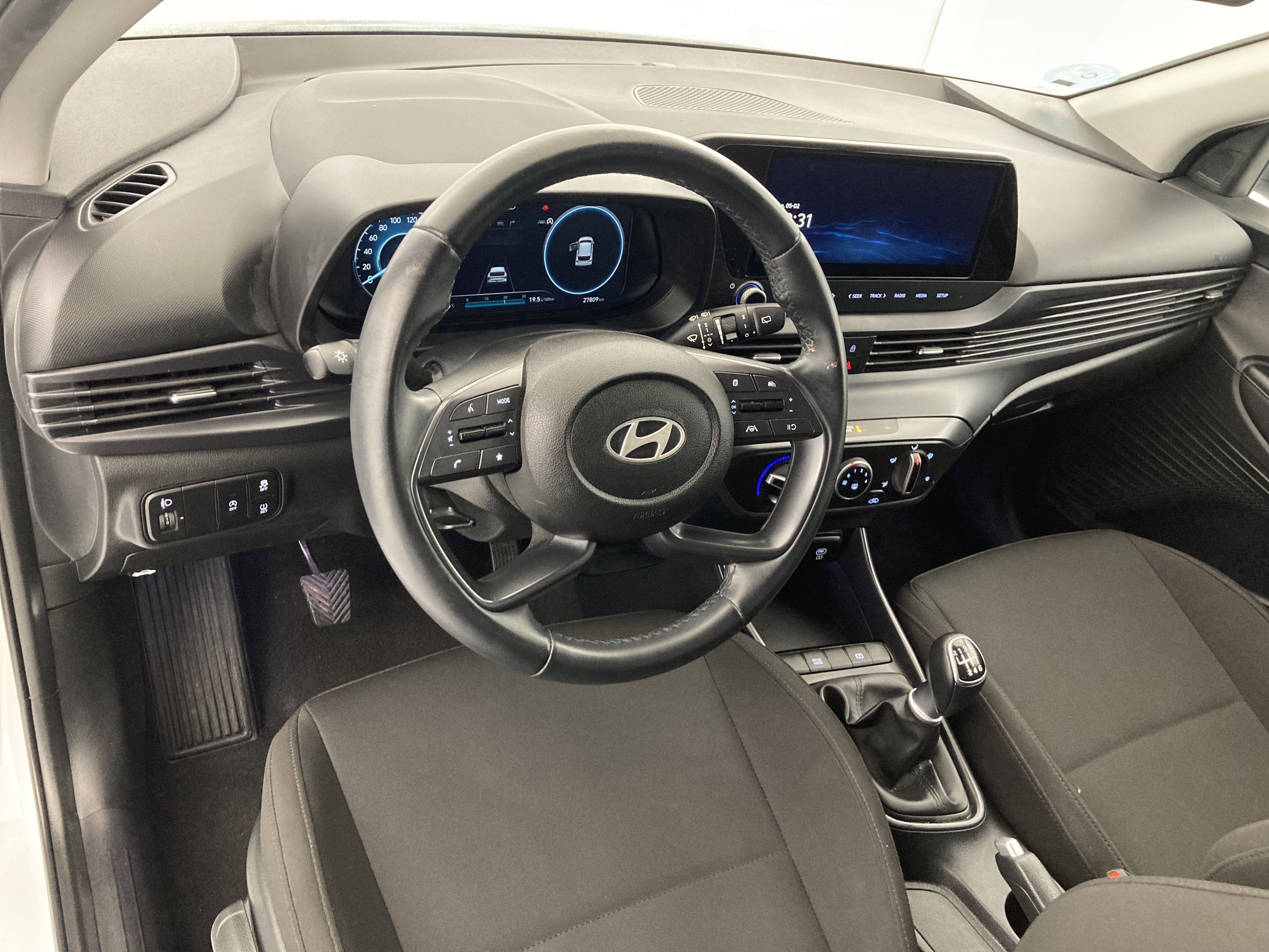 hyundai i20 klass 1.0 TGDI 100 2024 atlas white 18