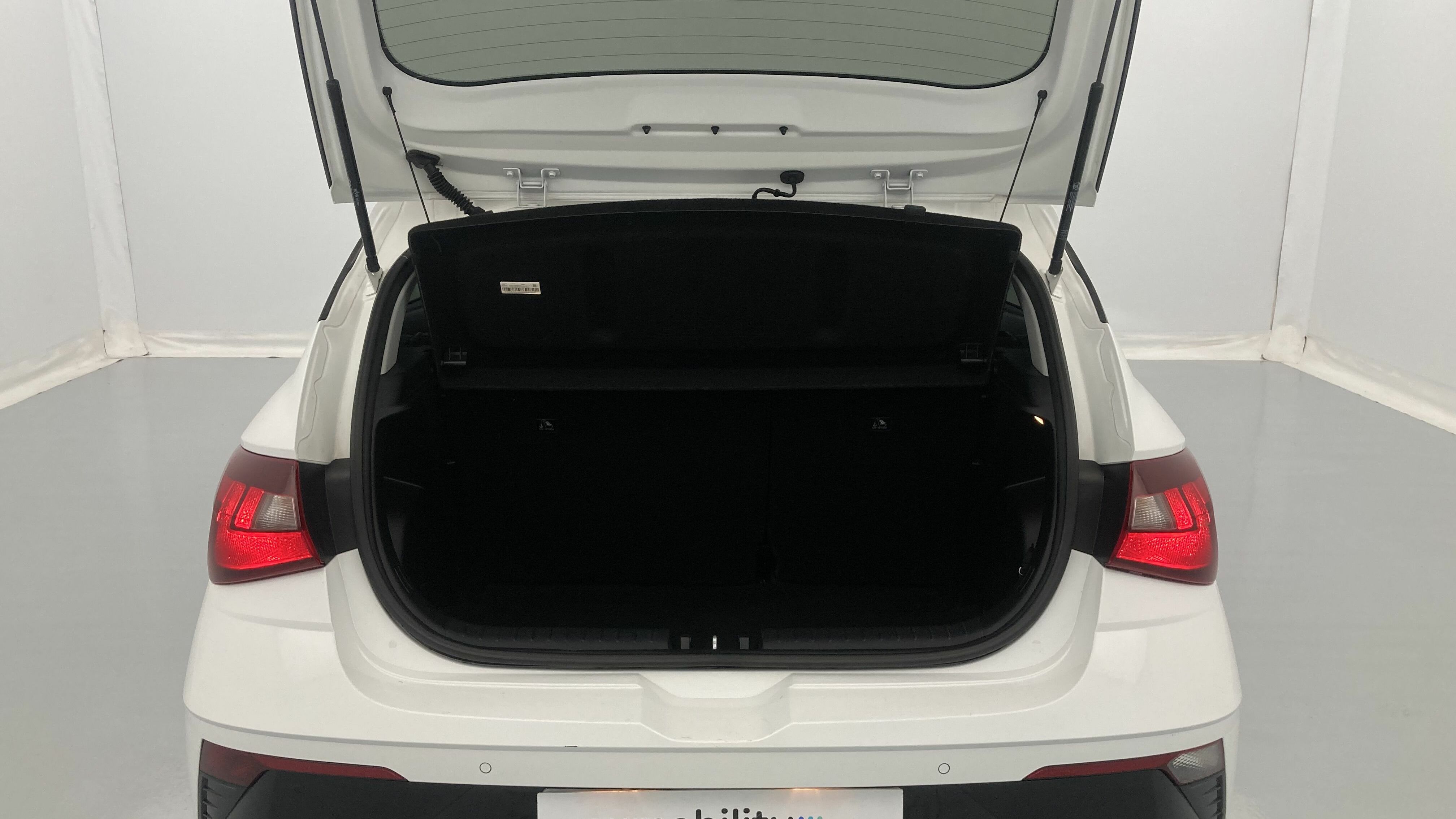 hyundai i20 klass 1.0 TGDI 100 2024 atlas white 23