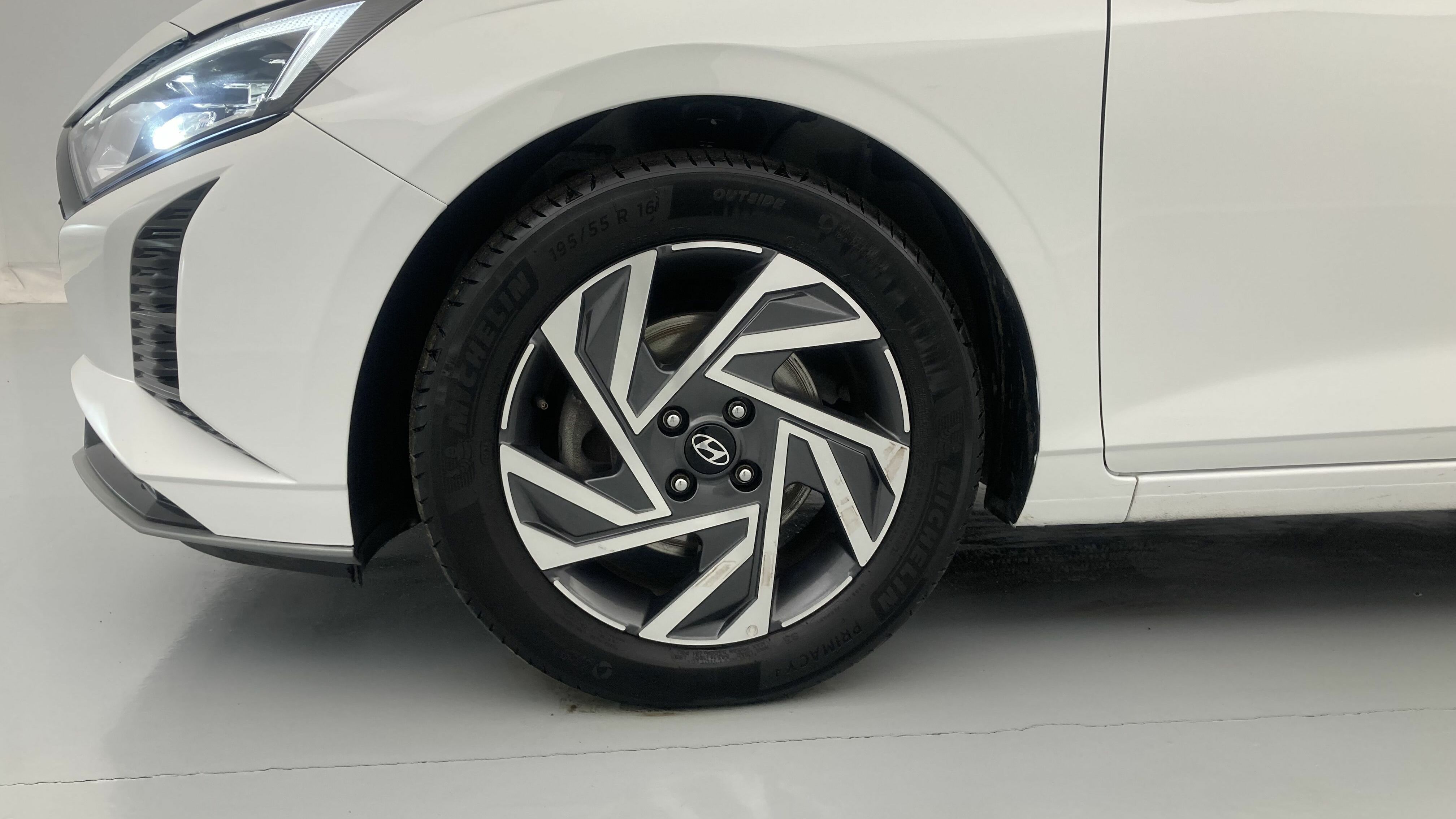 hyundai i20 klass 1.0 TGDI 100 2024 atlas white 26