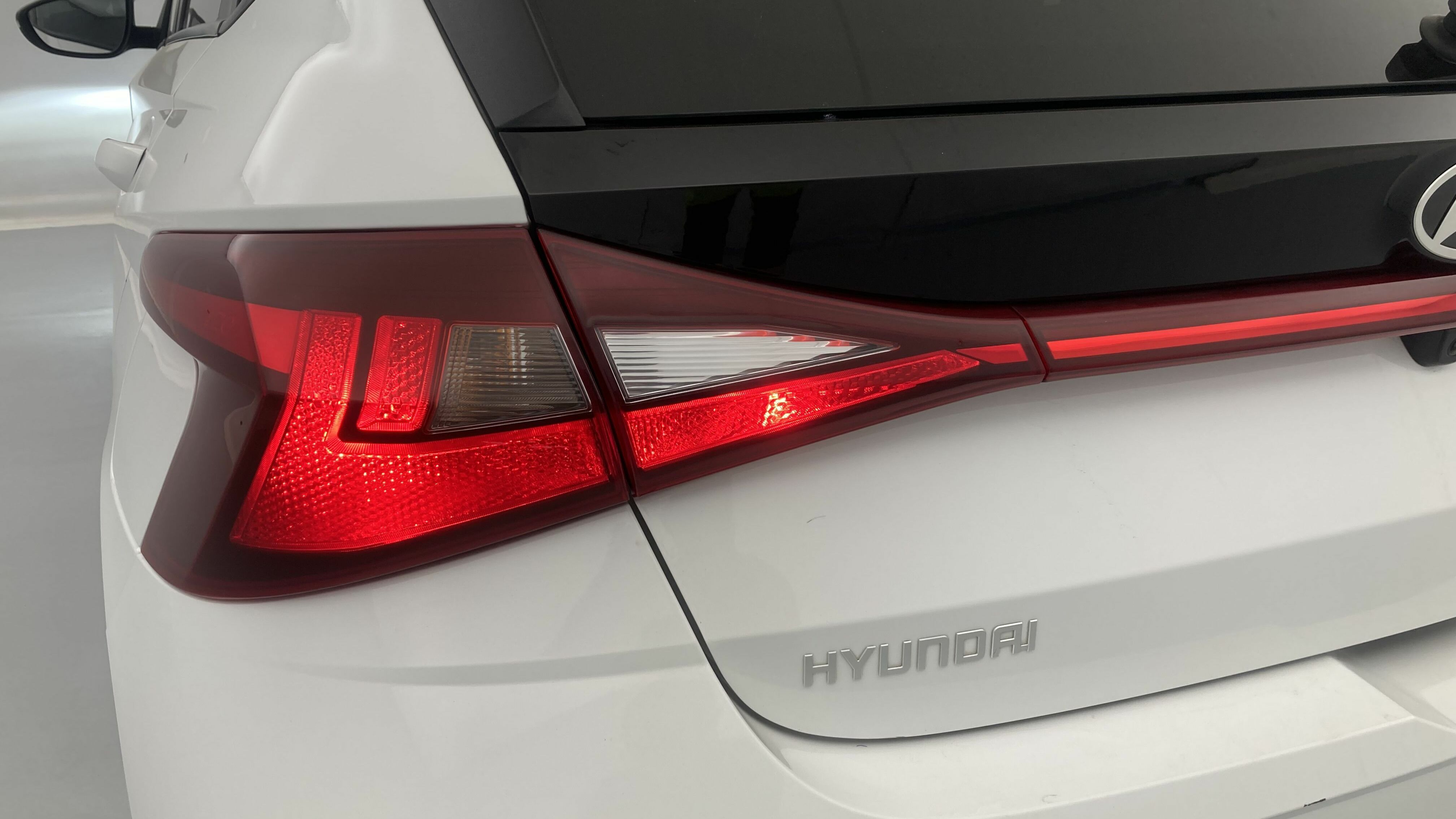 hyundai i20 klass 1.0 TGDI 100 2024 atlas white 29