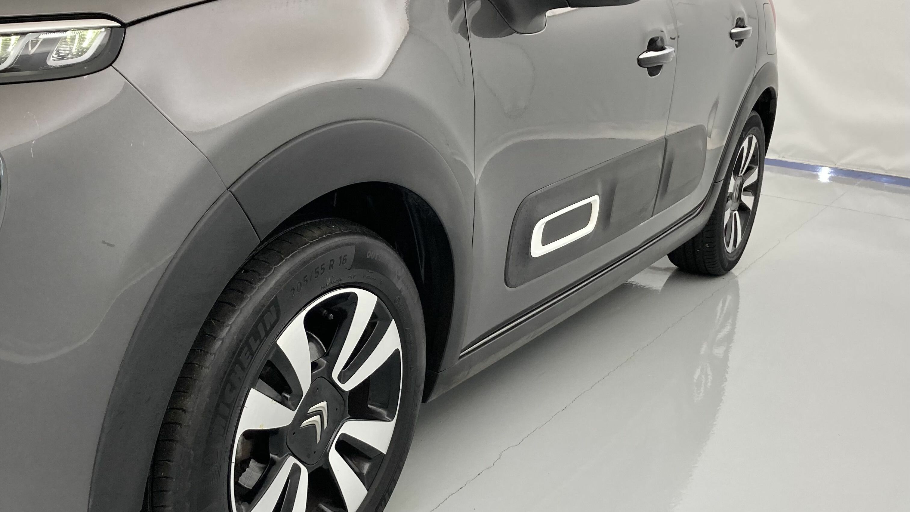 citroen c3 shine 1.2 PURETECH 110 EAT 2023 gris platino / negro 20