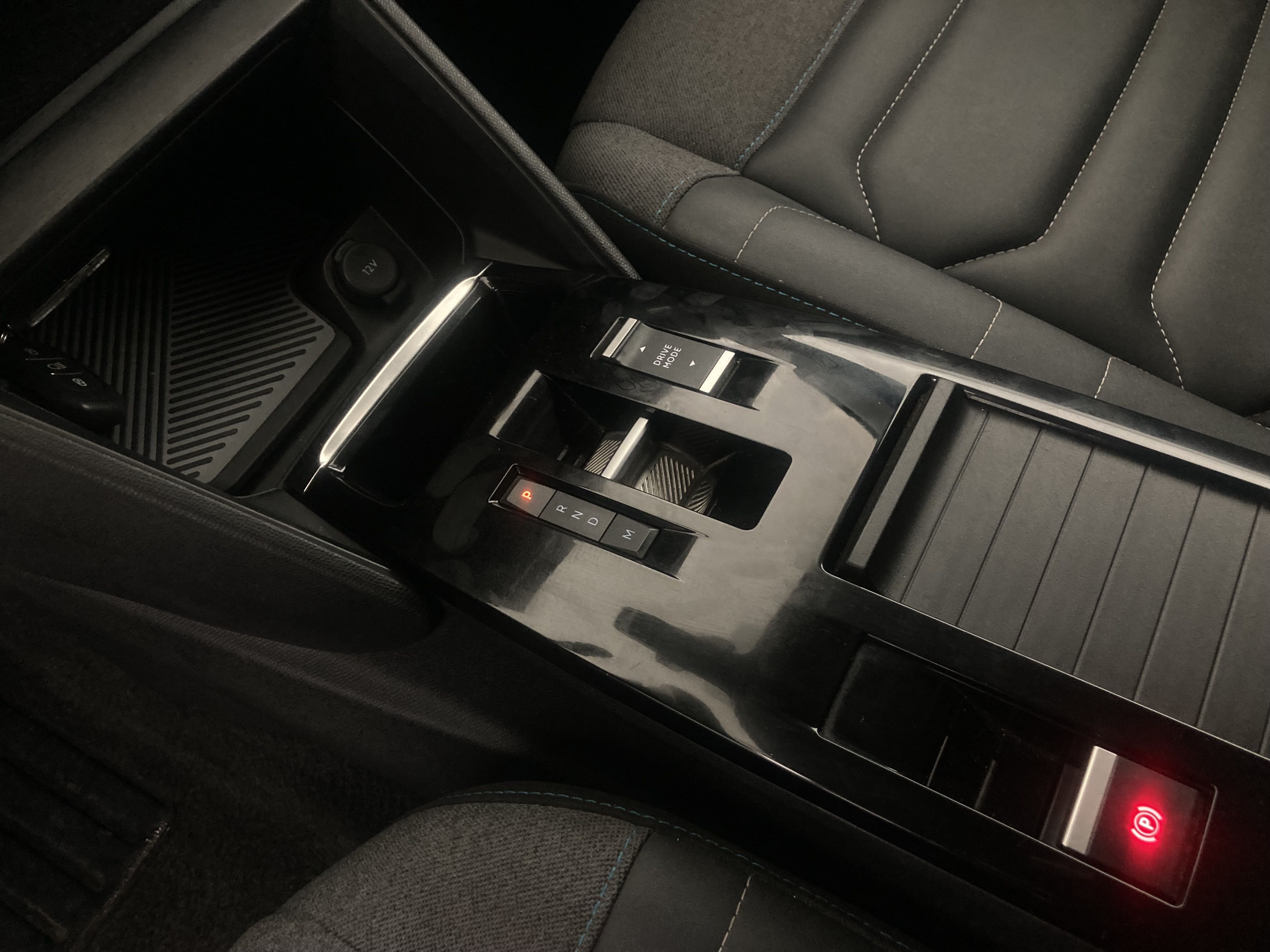 citroen c4 shine 1.2 PURETECH 130 EAT 2023 gris platino 12