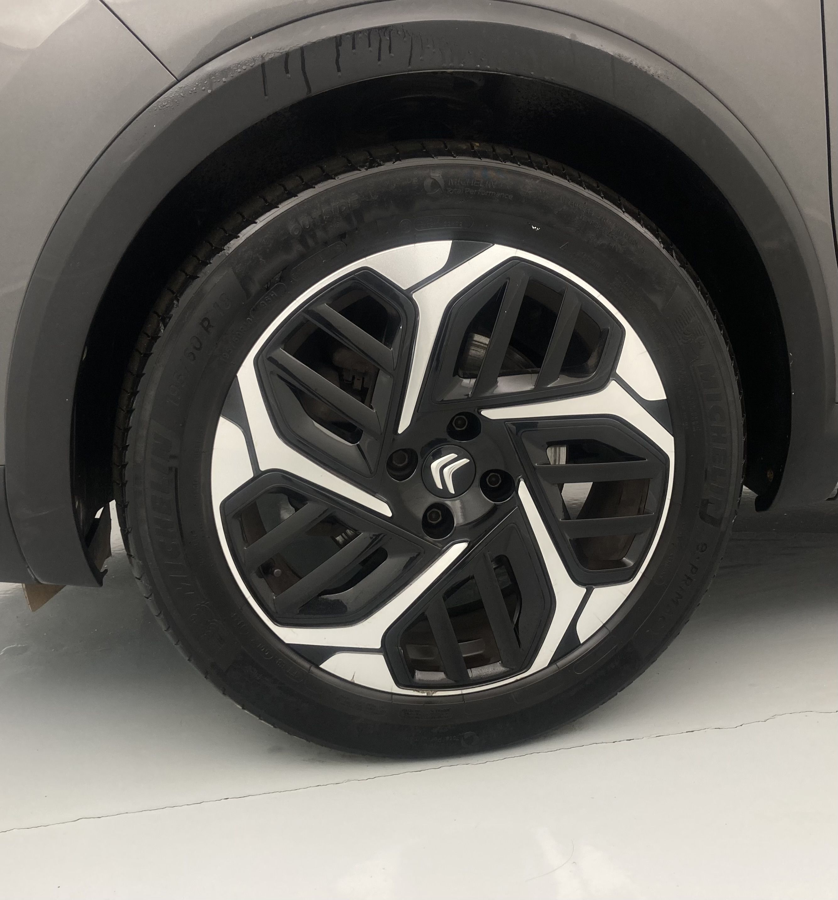 citroen c4 shine 1.2 PURETECH 130 EAT 2023 gris platino 35