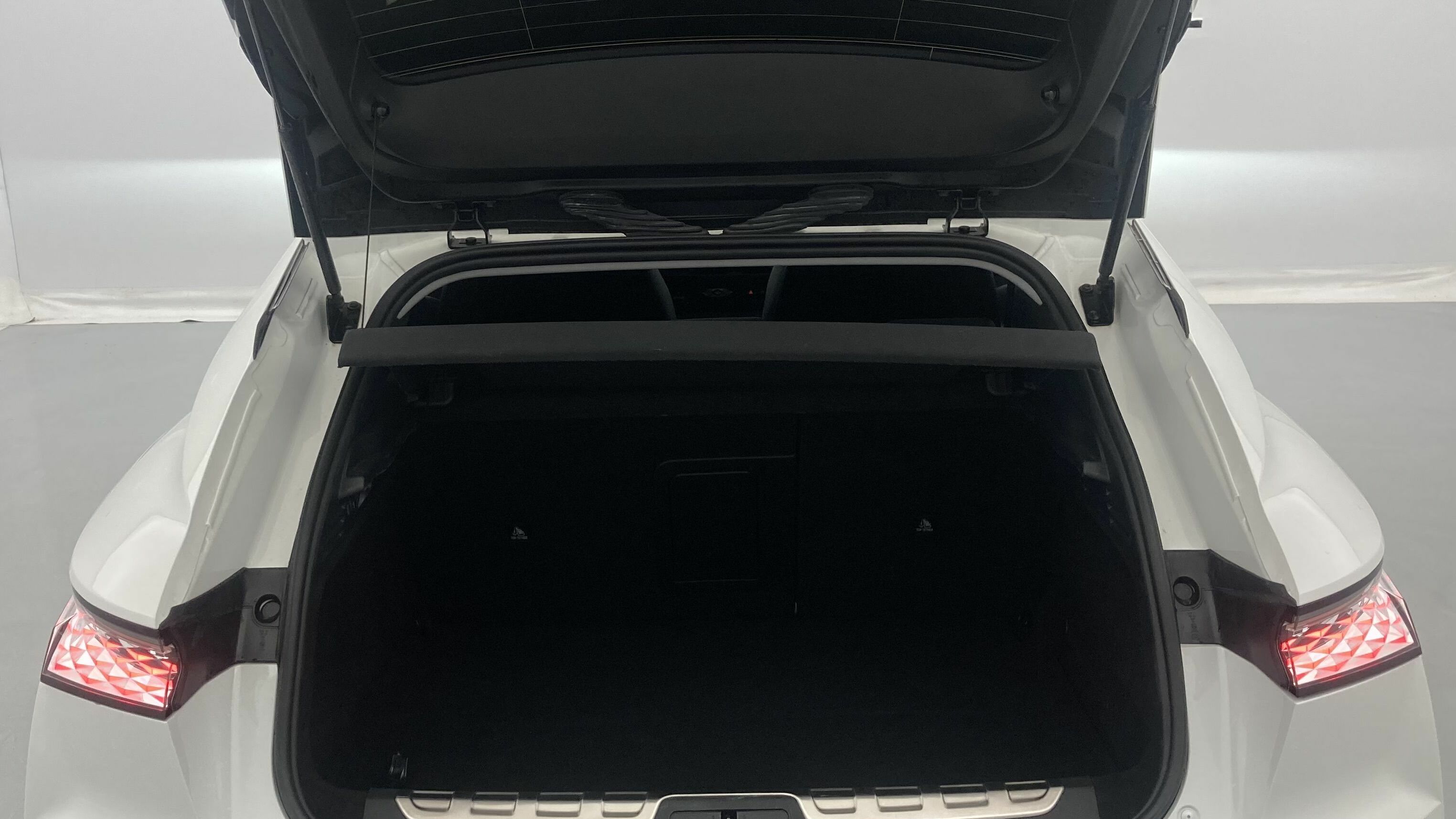 ds ds4 performance line + E-TENSE 225 CA 2023 blanco nacarado 25