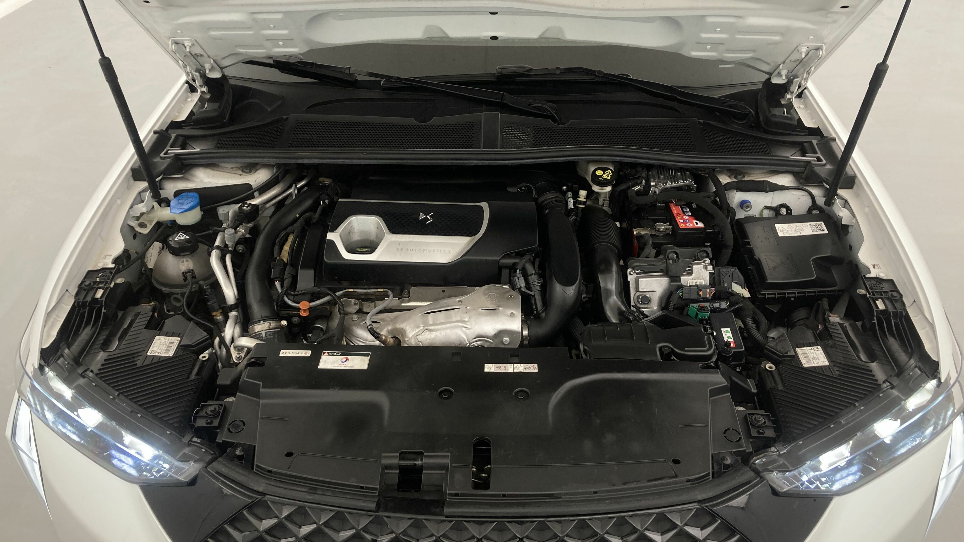 ds ds4 performance line + E-TENSE 225 CA 2023 blanco nacarado 26