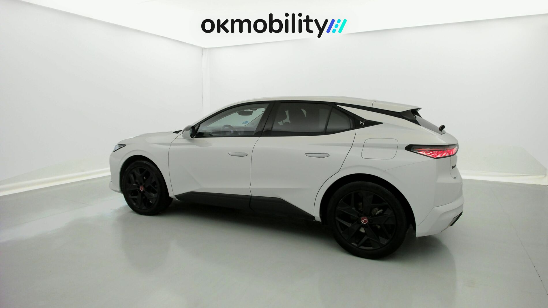 ds ds4 performance line + E-TENSE 225 CA 2023 blanco nacarado 9