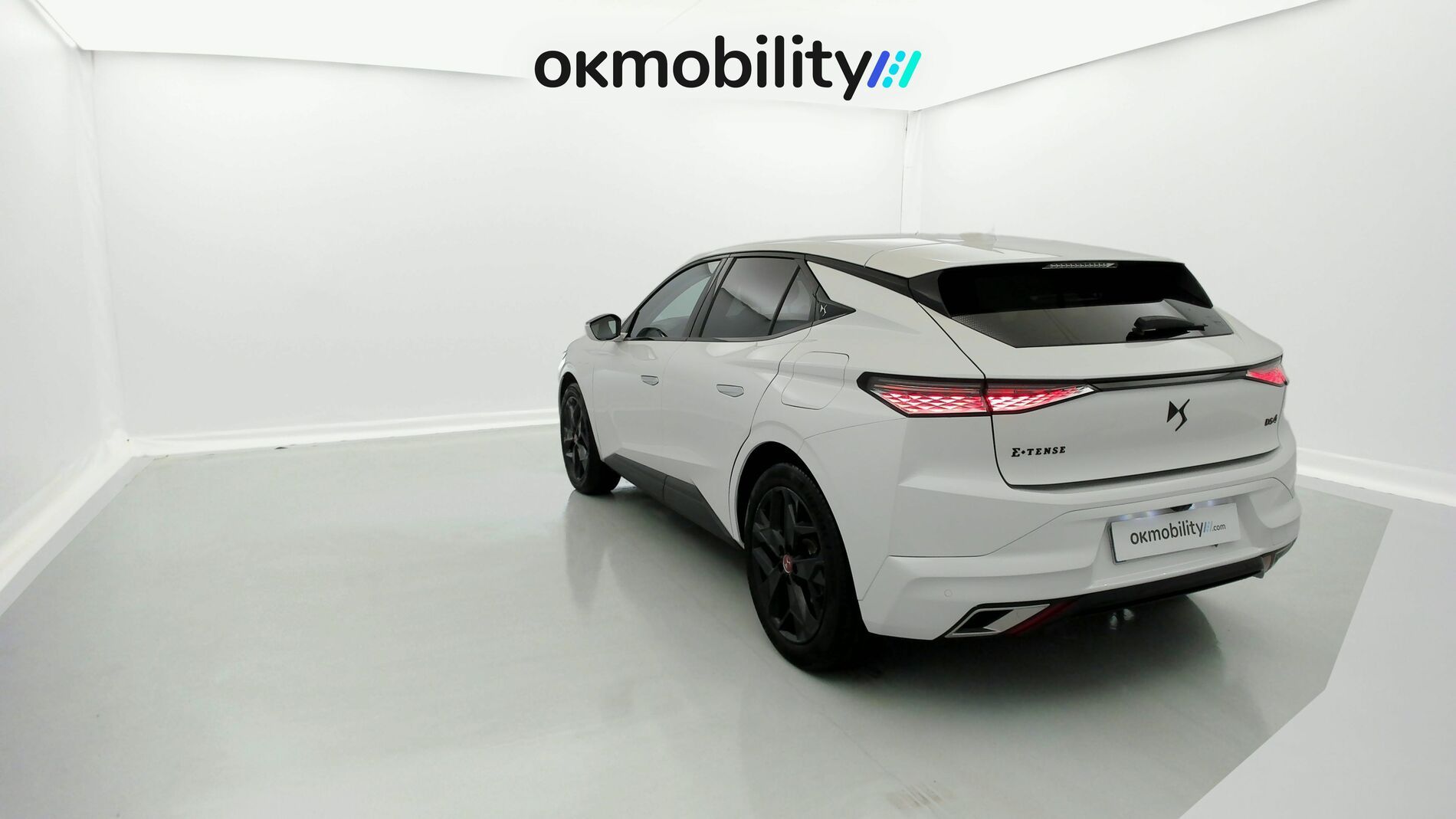 ds ds4 performance line + E-TENSE 225 CA 2023 blanco nacarado 10